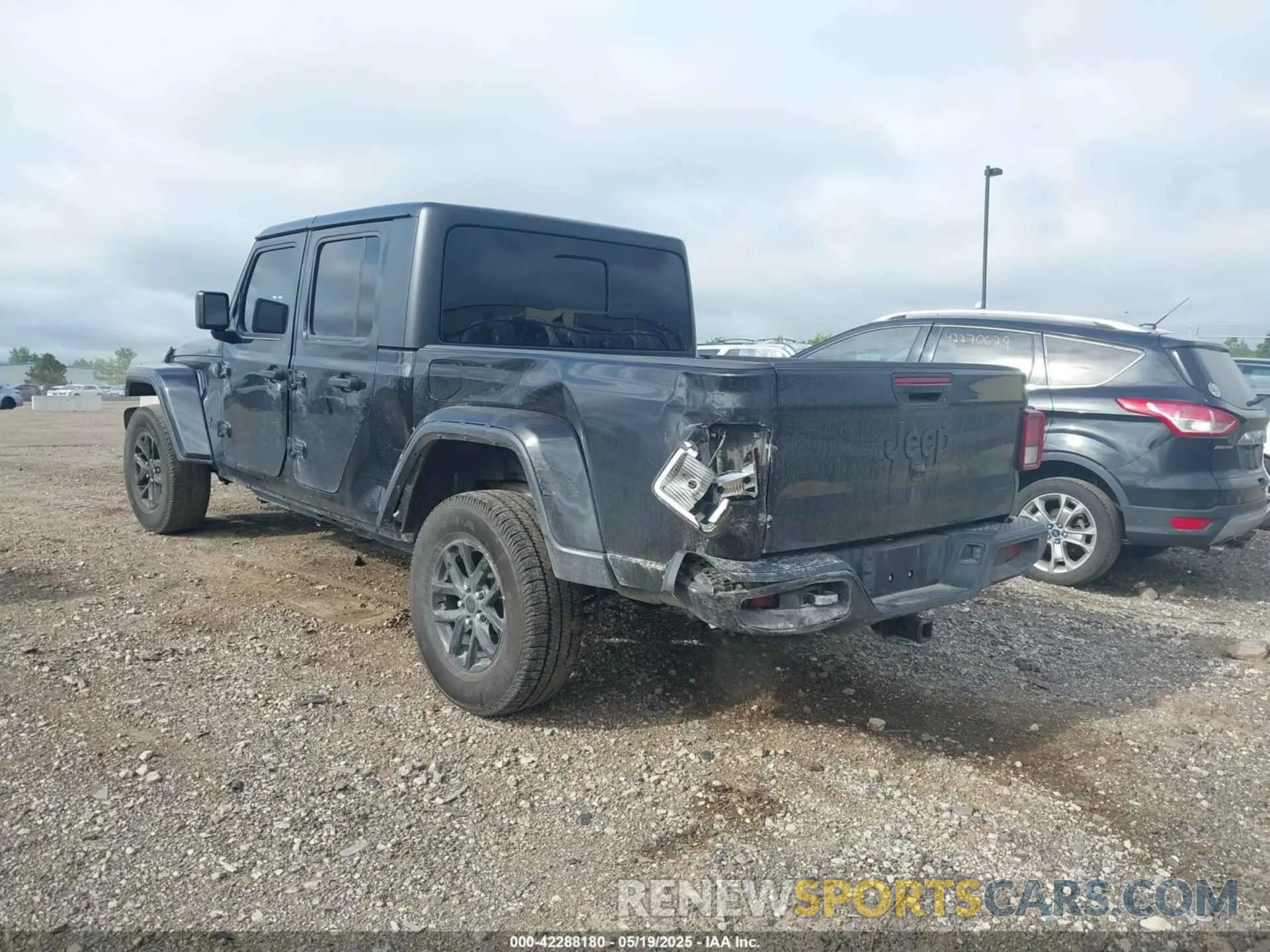 3 Photograph of a damaged car 1C6HJTAG7NL125006 JEEP GLADIATOR 2022