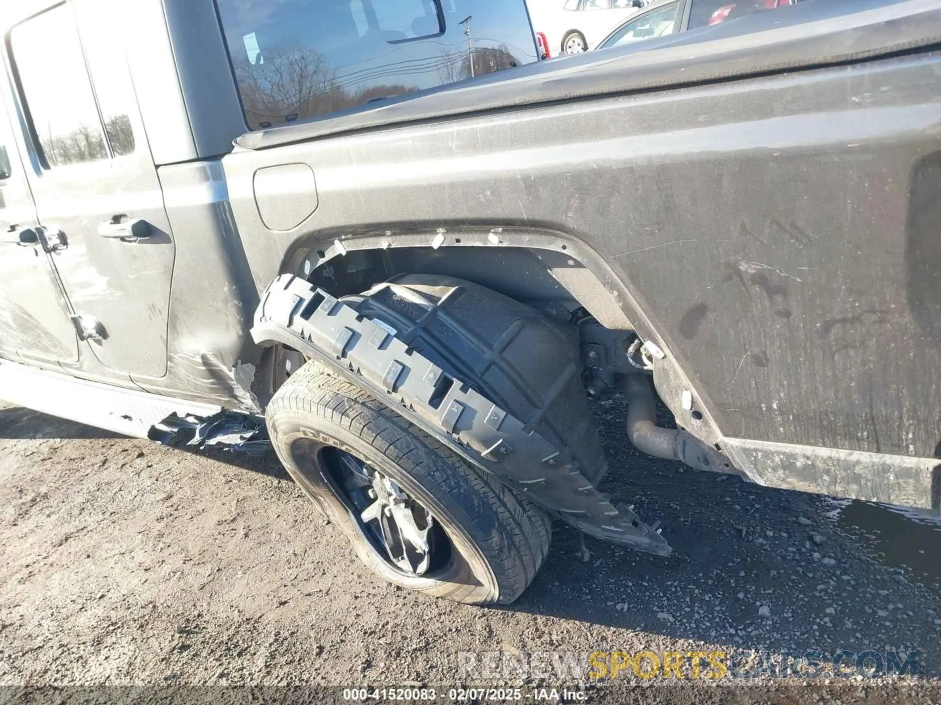 17 Photograph of a damaged car 1C6HJTAG7NL141819 JEEP GLADIATOR 2022