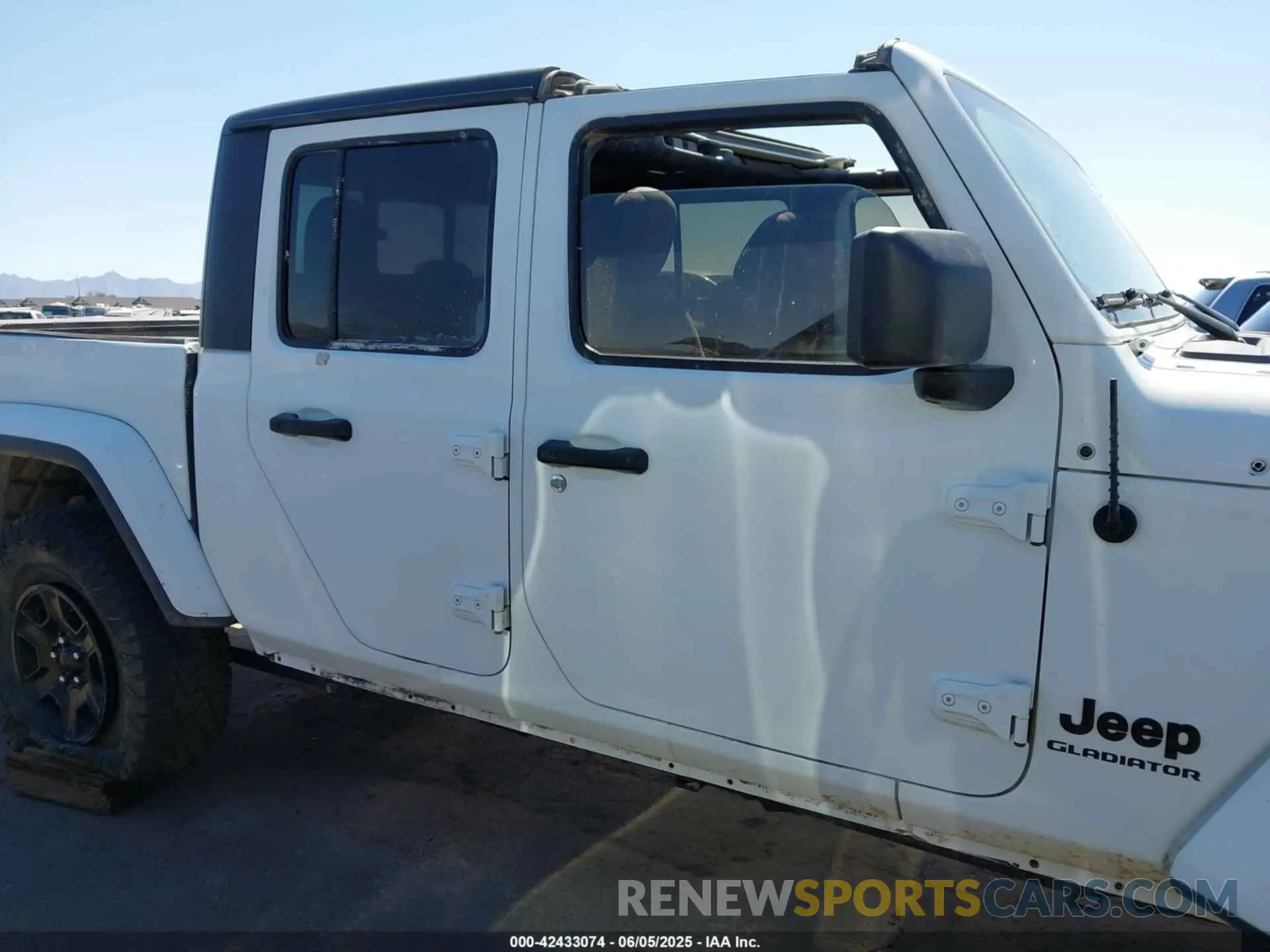 12 Photograph of a damaged car 1C6HJTAG8NL155888 JEEP GLADIATOR 2022