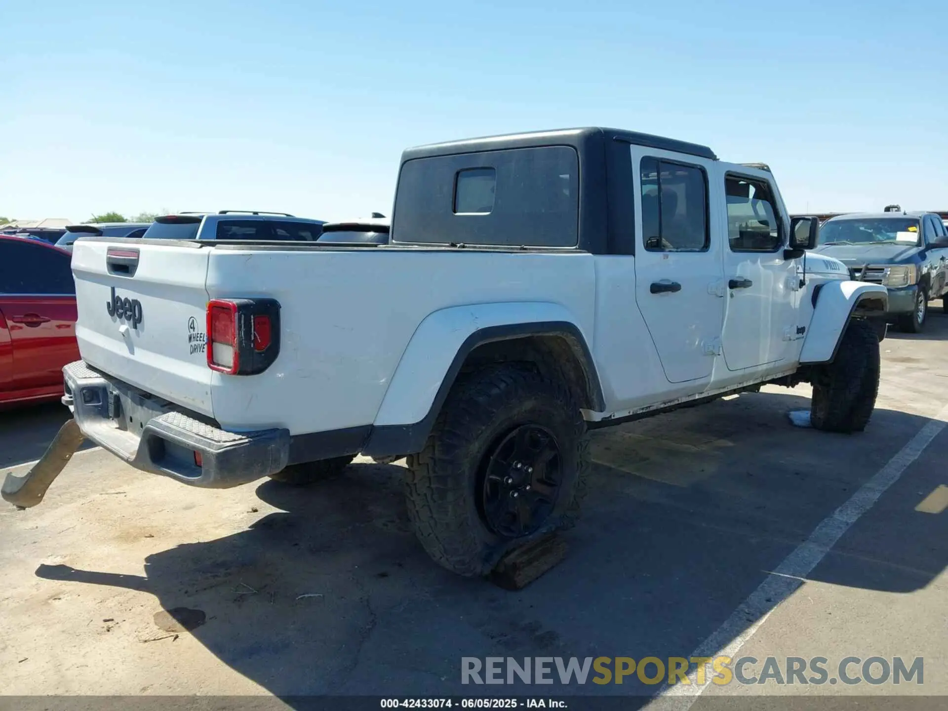 4 Photograph of a damaged car 1C6HJTAG8NL155888 JEEP GLADIATOR 2022
