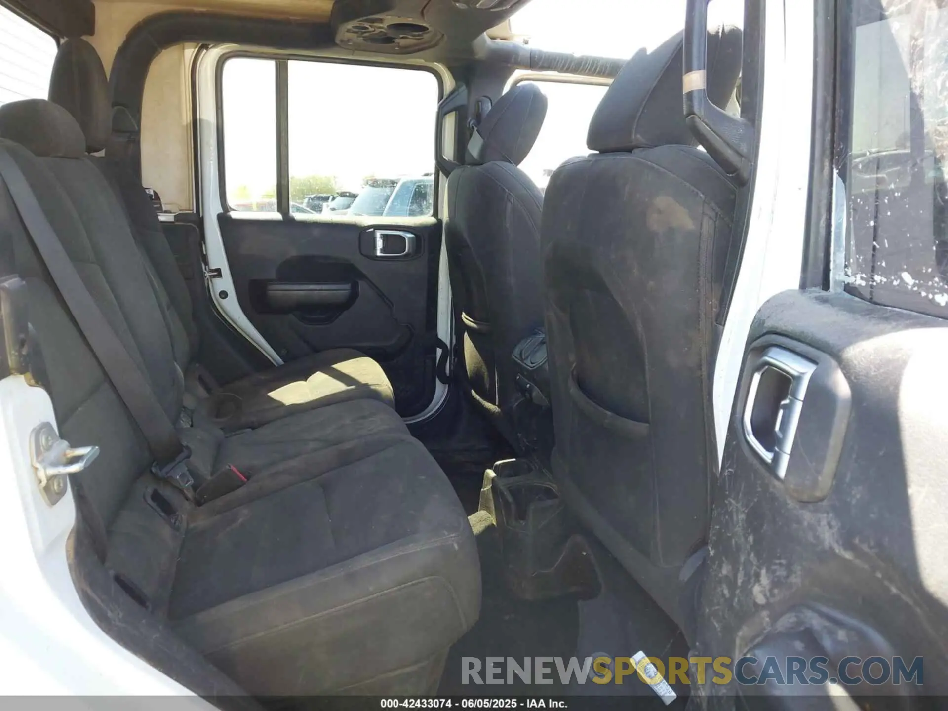 8 Photograph of a damaged car 1C6HJTAG8NL155888 JEEP GLADIATOR 2022