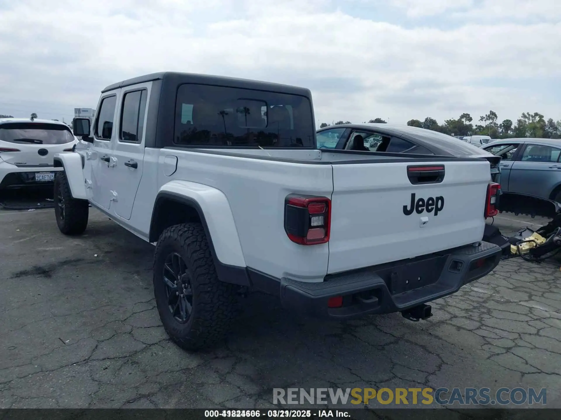3 Photograph of a damaged car 1C6HJTAG8NL181214 JEEP GLADIATOR 2022
