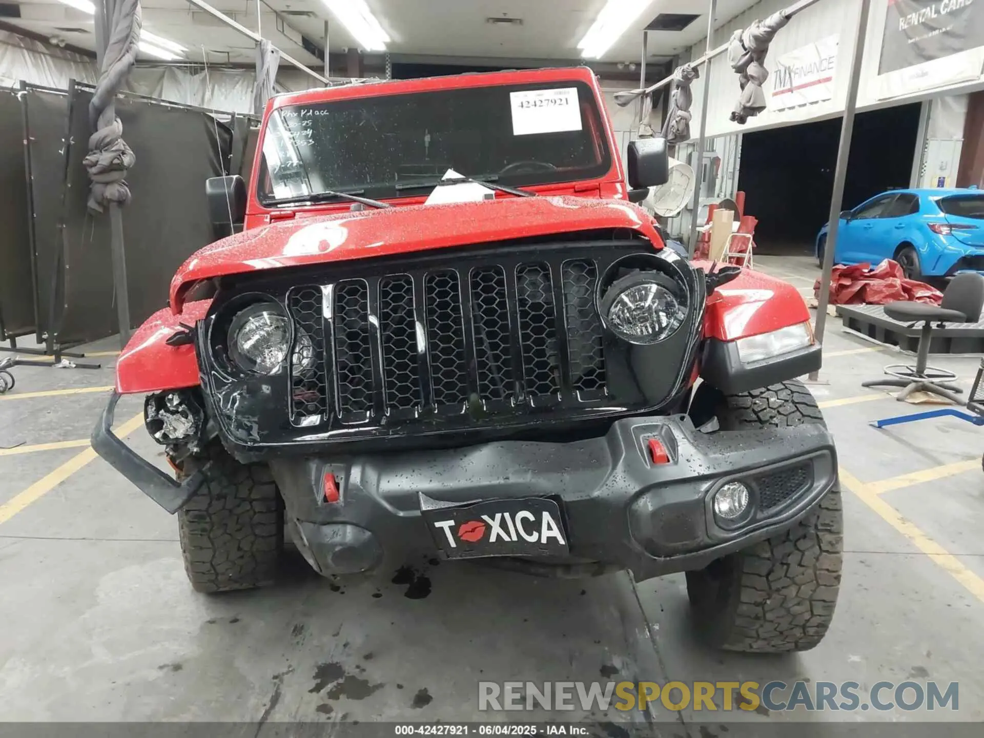 12 Photograph of a damaged car 1C6HJTAGXNL117353 JEEP GLADIATOR 2022