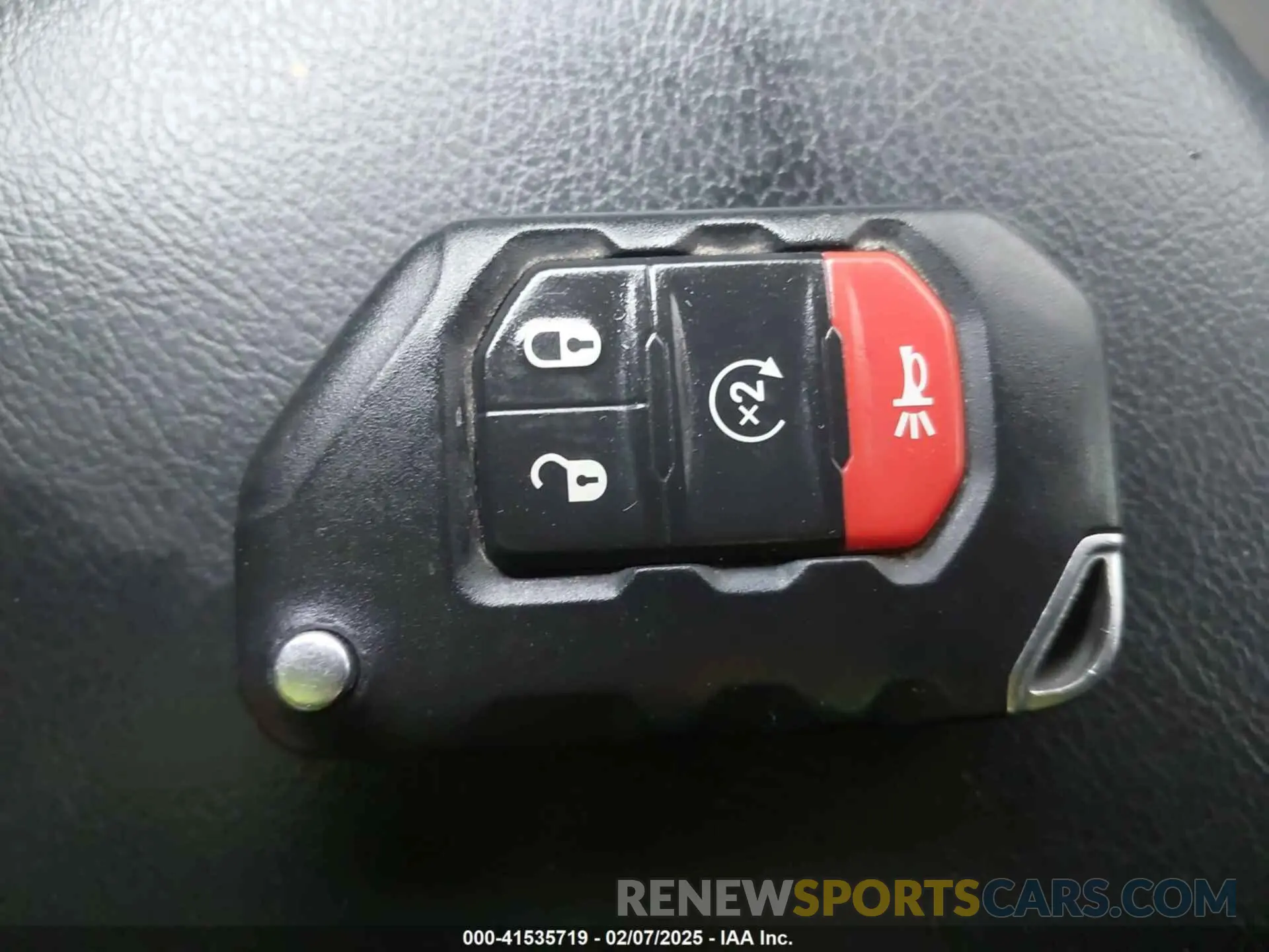 11 Photograph of a damaged car 1C6HJTAGXNL143080 JEEP GLADIATOR 2022