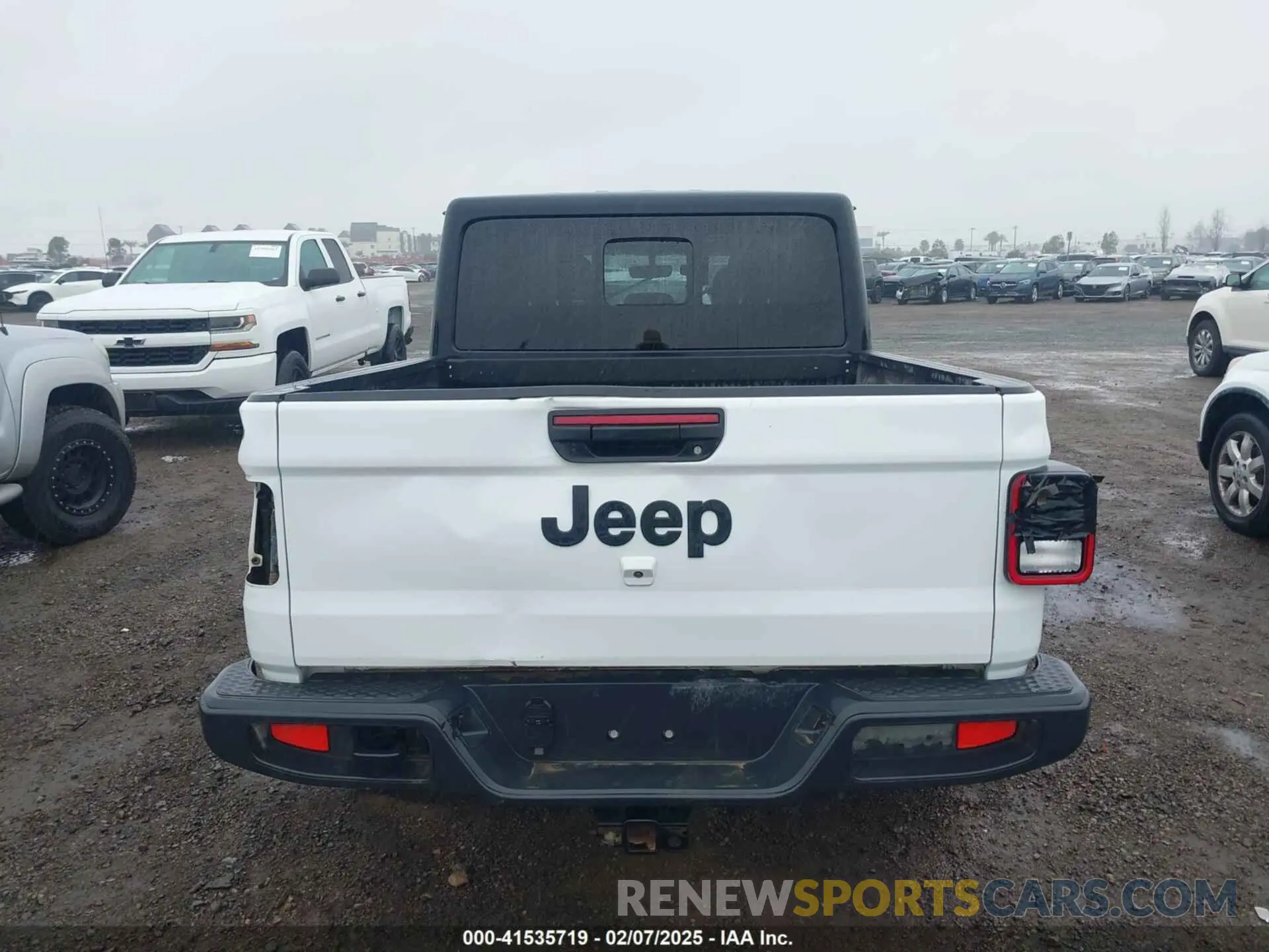 16 Photograph of a damaged car 1C6HJTAGXNL143080 JEEP GLADIATOR 2022