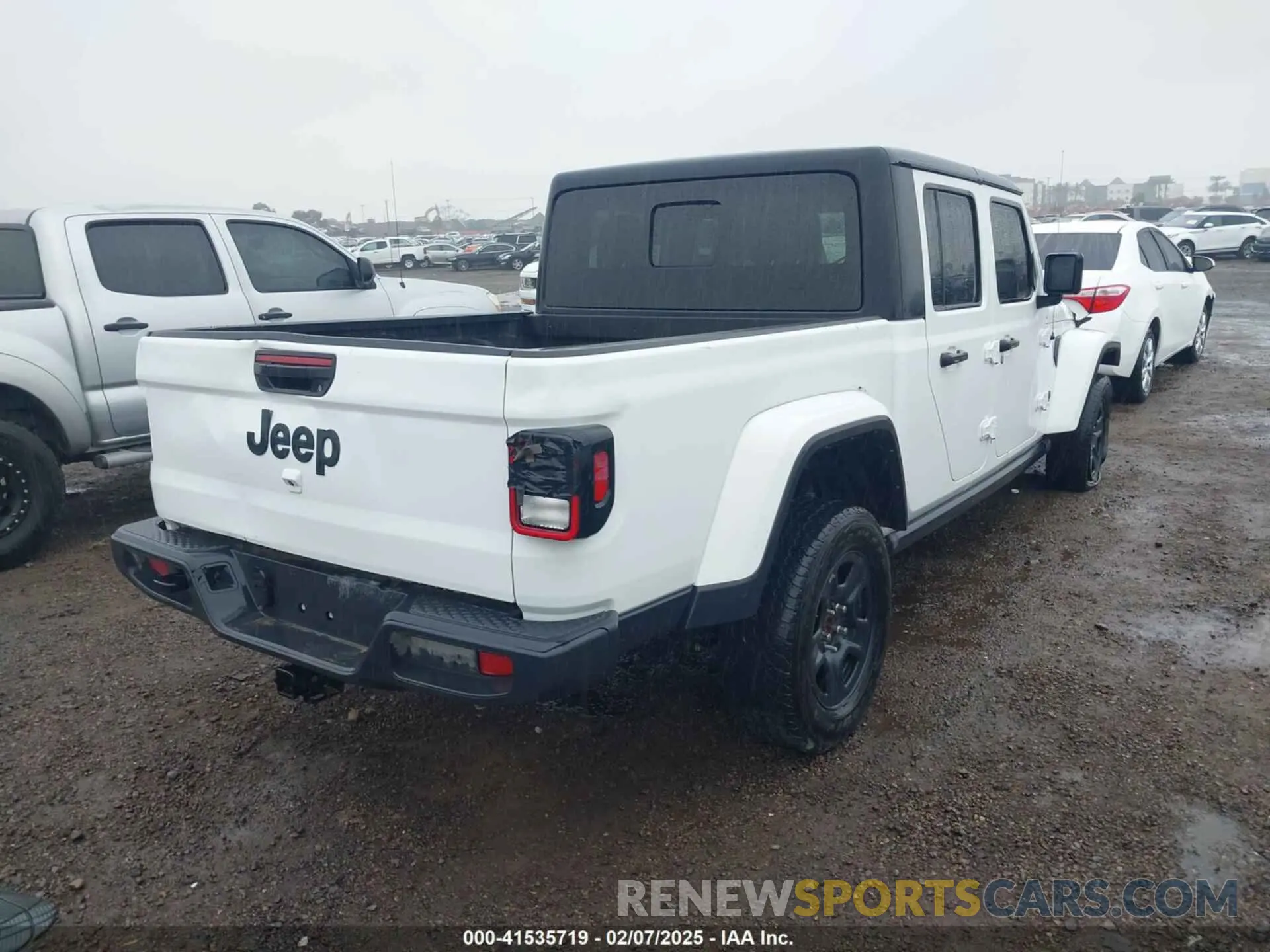 4 Photograph of a damaged car 1C6HJTAGXNL143080 JEEP GLADIATOR 2022