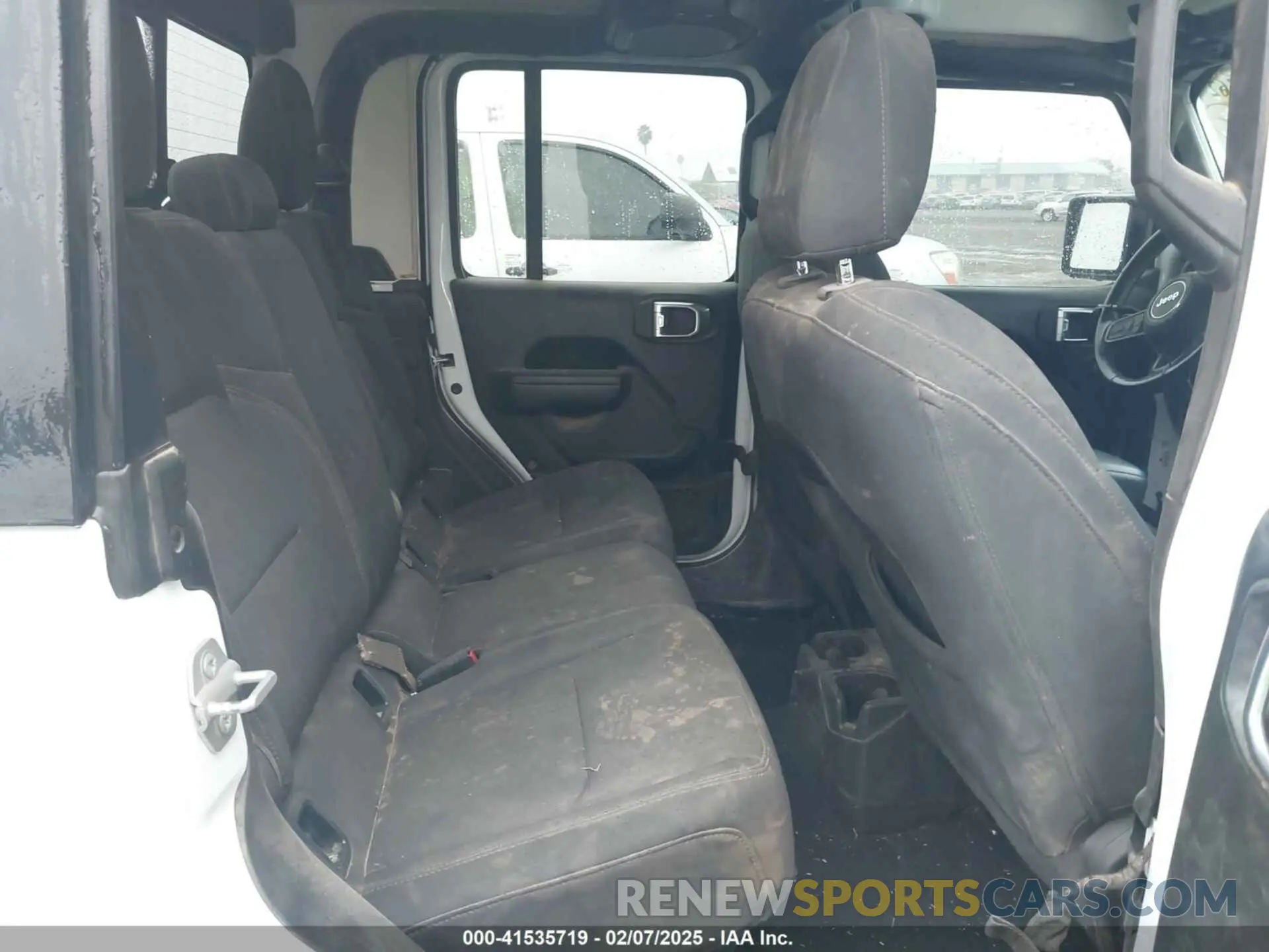 8 Photograph of a damaged car 1C6HJTAGXNL143080 JEEP GLADIATOR 2022