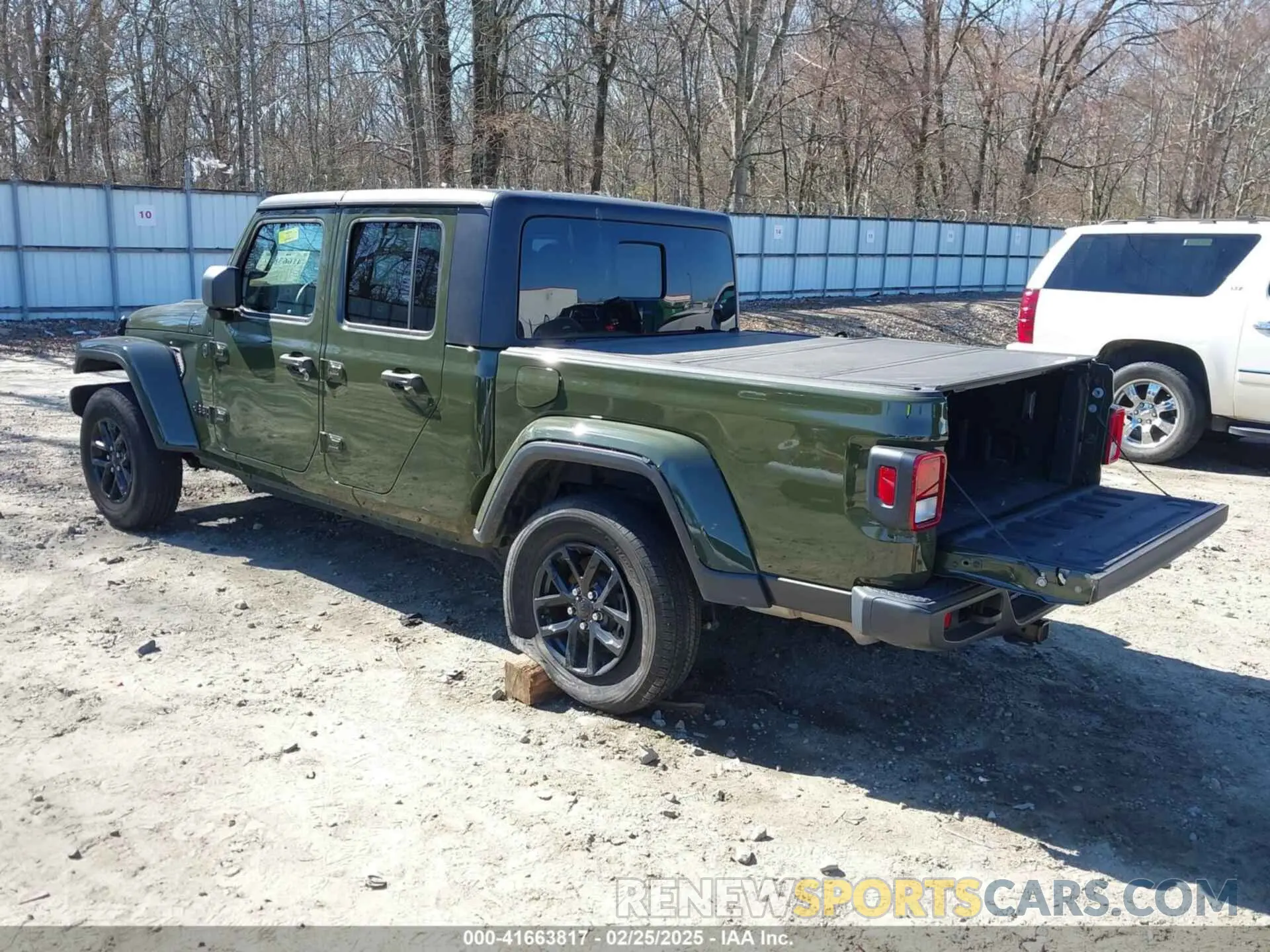 3 Photograph of a damaged car 1C6HJTAGXNL154774 JEEP GLADIATOR 2022