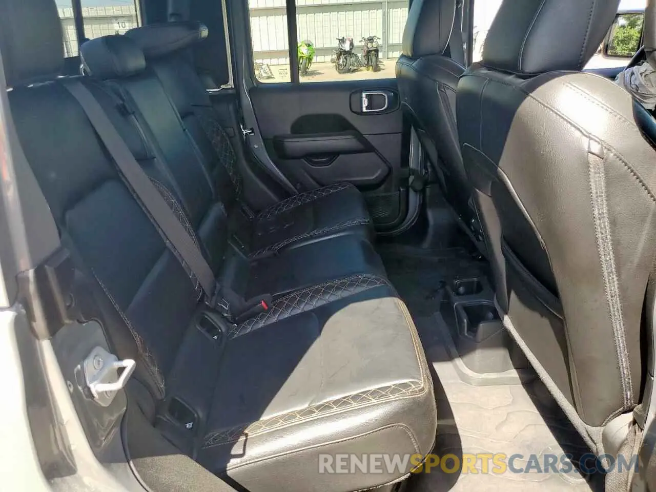 10 Photograph of a damaged car 1C6HJTFG0NL178705 JEEP GLADIATOR 2022