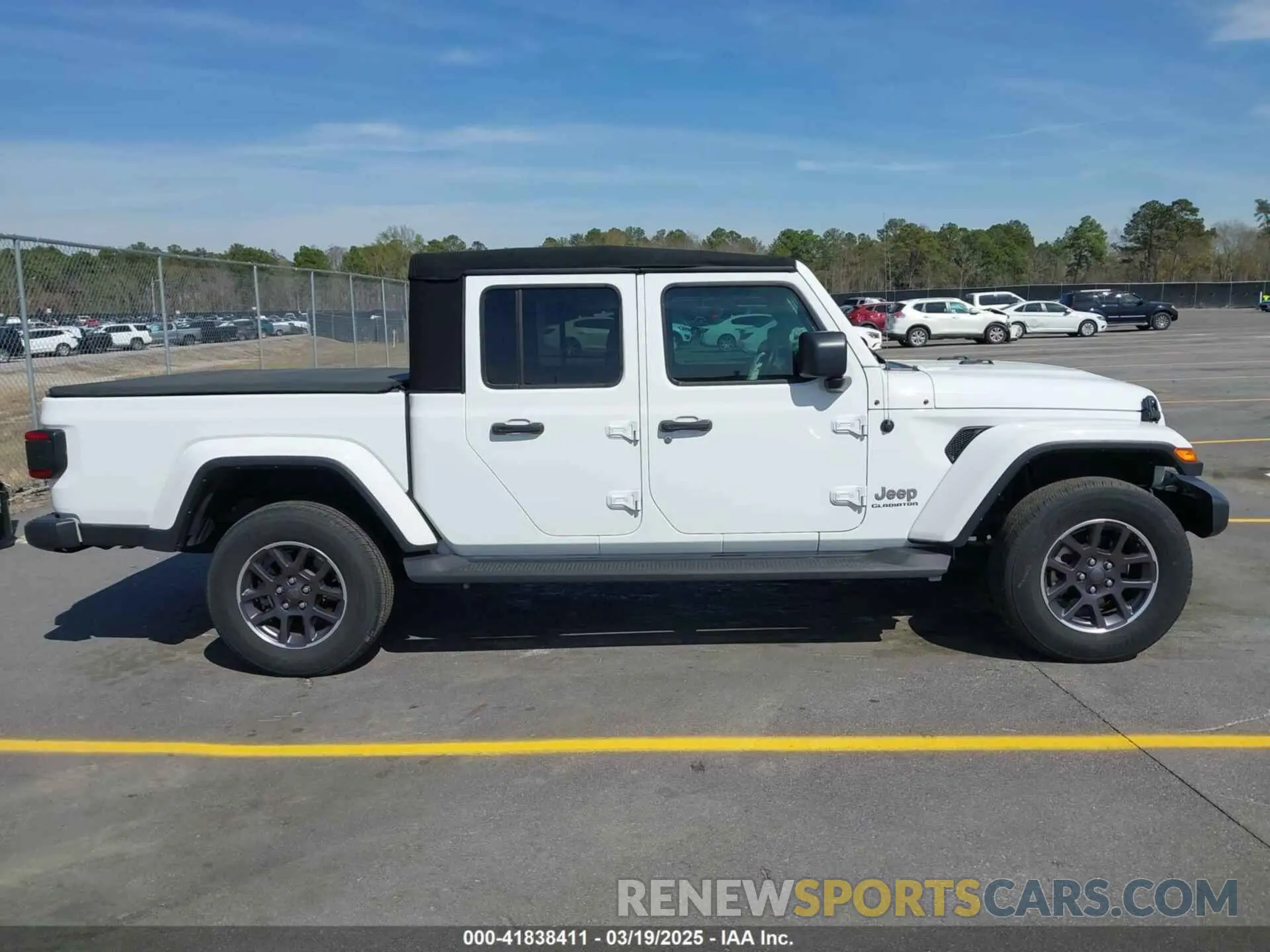 13 Photograph of a damaged car 1C6HJTFG1NL167518 JEEP GLADIATOR 2022