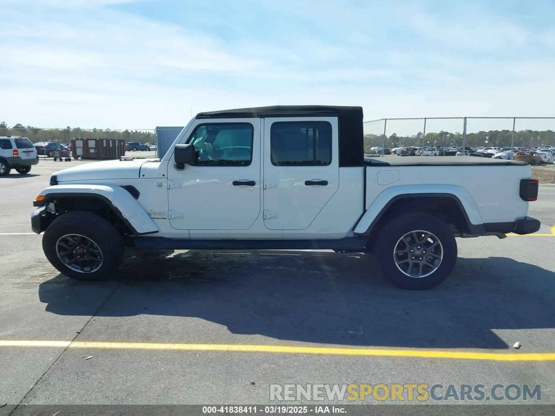 14 Photograph of a damaged car 1C6HJTFG1NL167518 JEEP GLADIATOR 2022