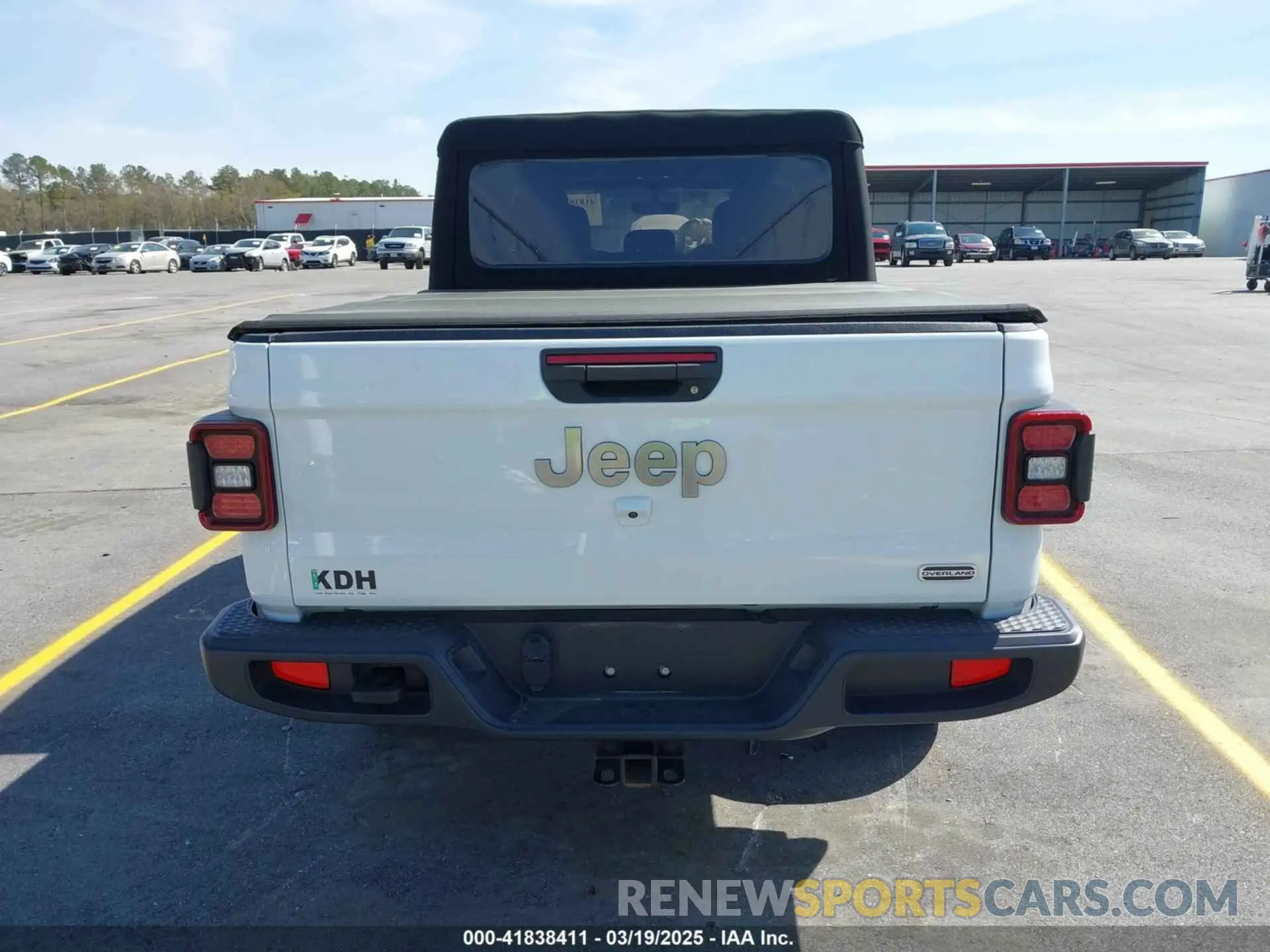 16 Photograph of a damaged car 1C6HJTFG1NL167518 JEEP GLADIATOR 2022