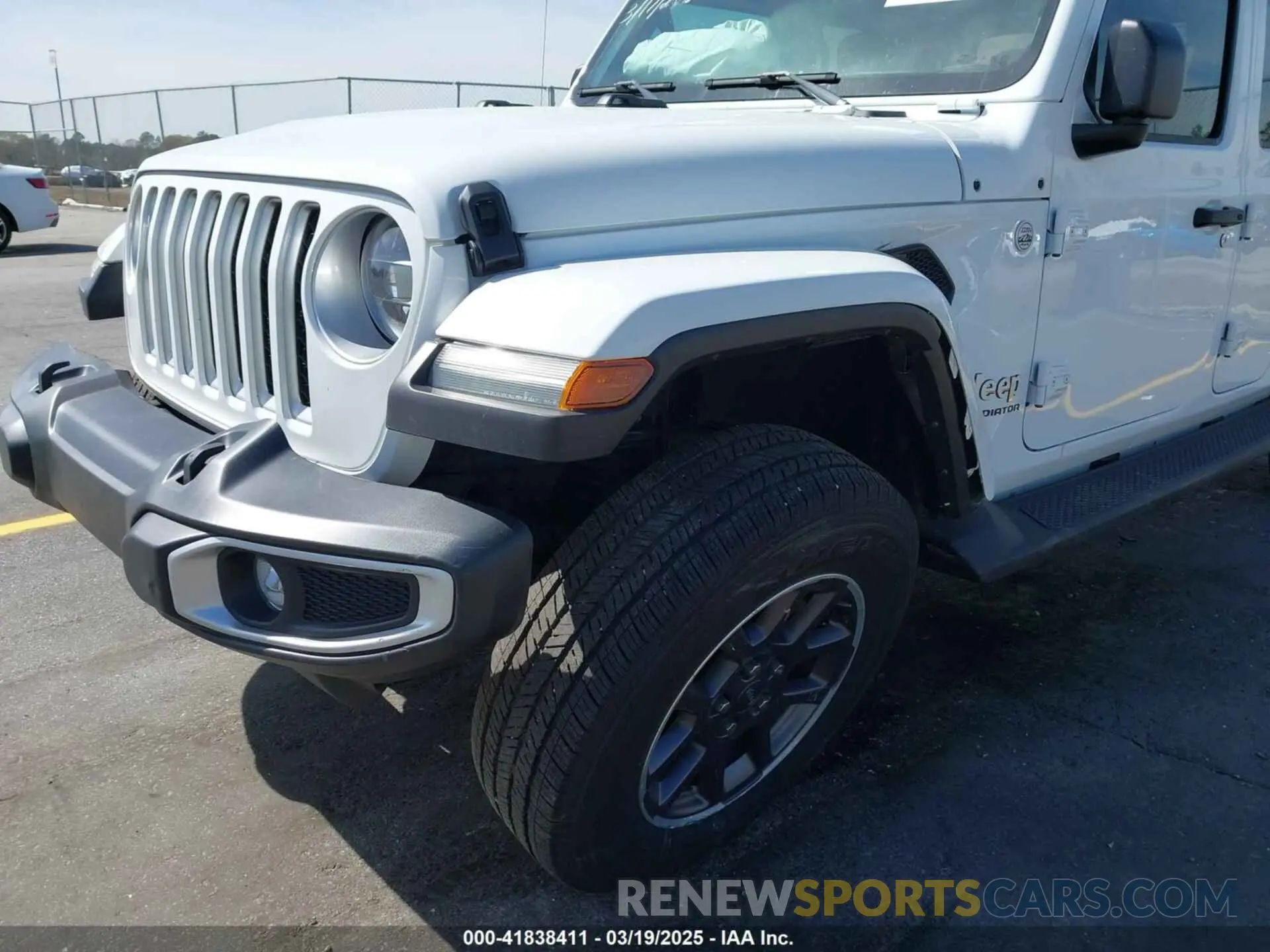 17 Photograph of a damaged car 1C6HJTFG1NL167518 JEEP GLADIATOR 2022