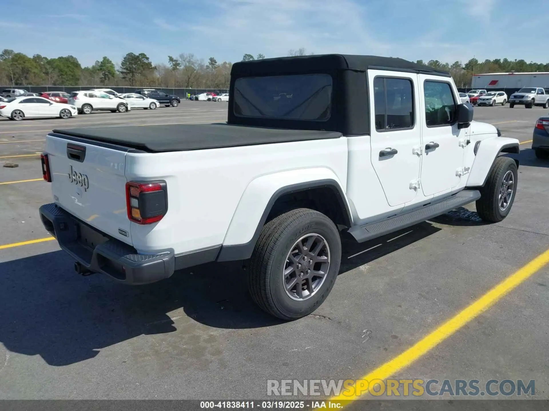 4 Photograph of a damaged car 1C6HJTFG1NL167518 JEEP GLADIATOR 2022