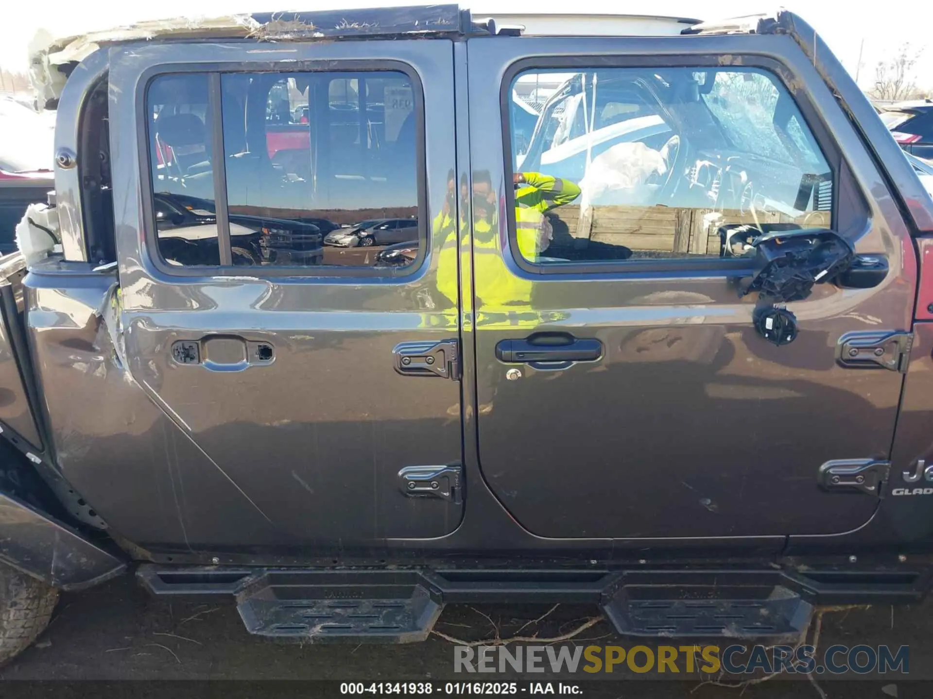 14 Photograph of a damaged car 1C6HJTFG2NL183405 JEEP GLADIATOR 2022