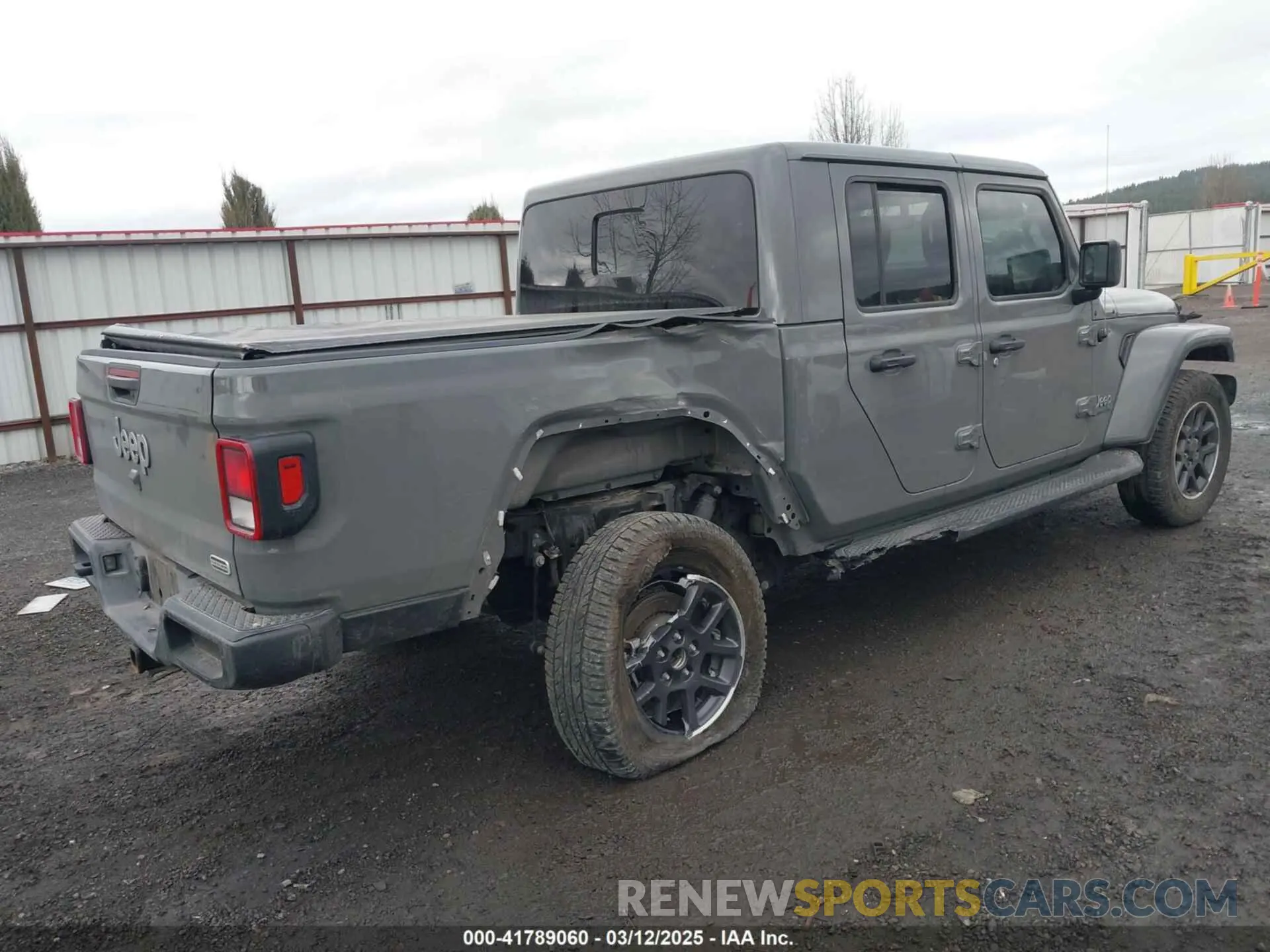 4 Photograph of a damaged car 1C6HJTFG4NL131029 JEEP GLADIATOR 2022