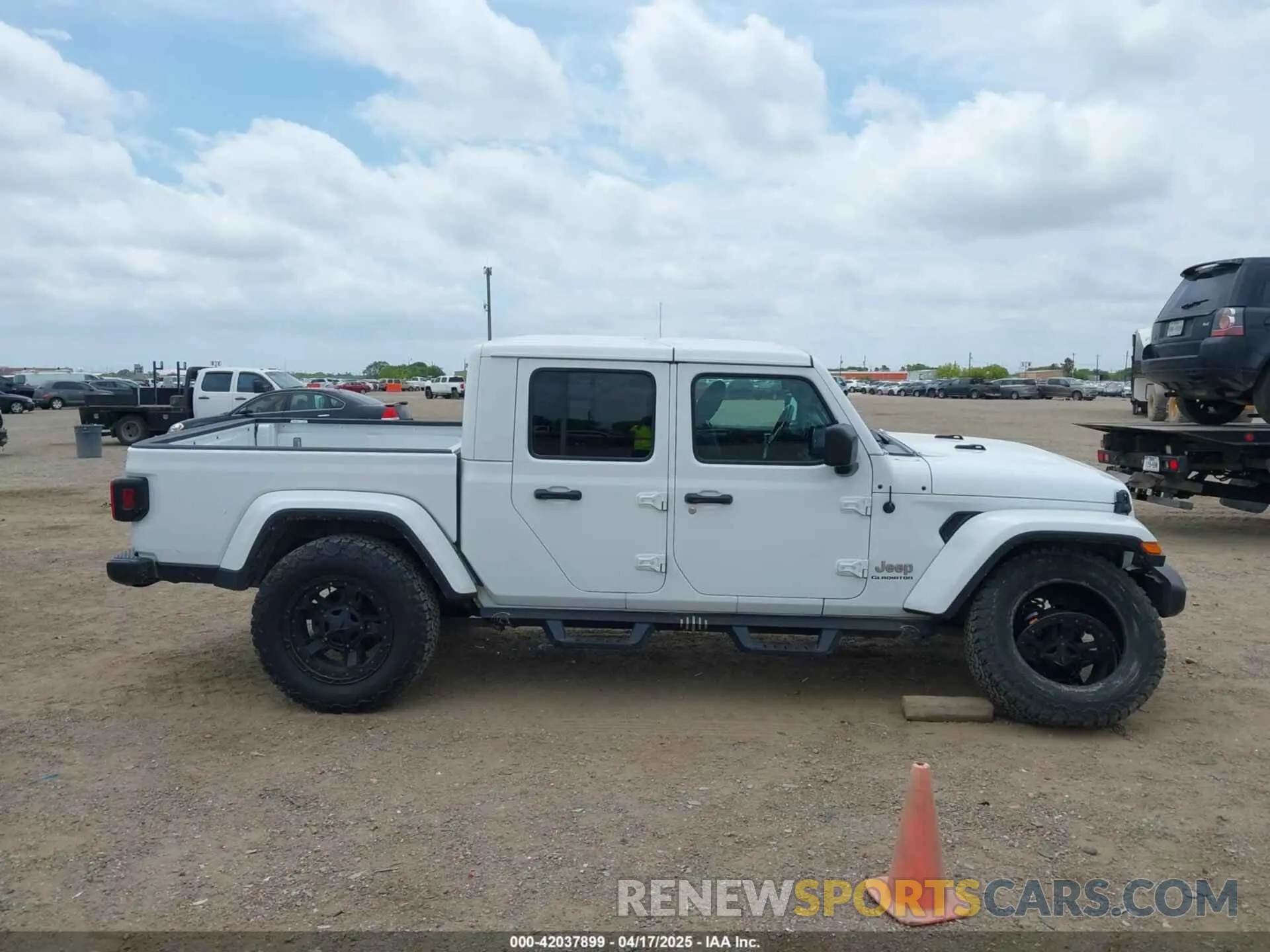 13 Photograph of a damaged car 1C6HJTFG5NL164427 JEEP GLADIATOR 2022