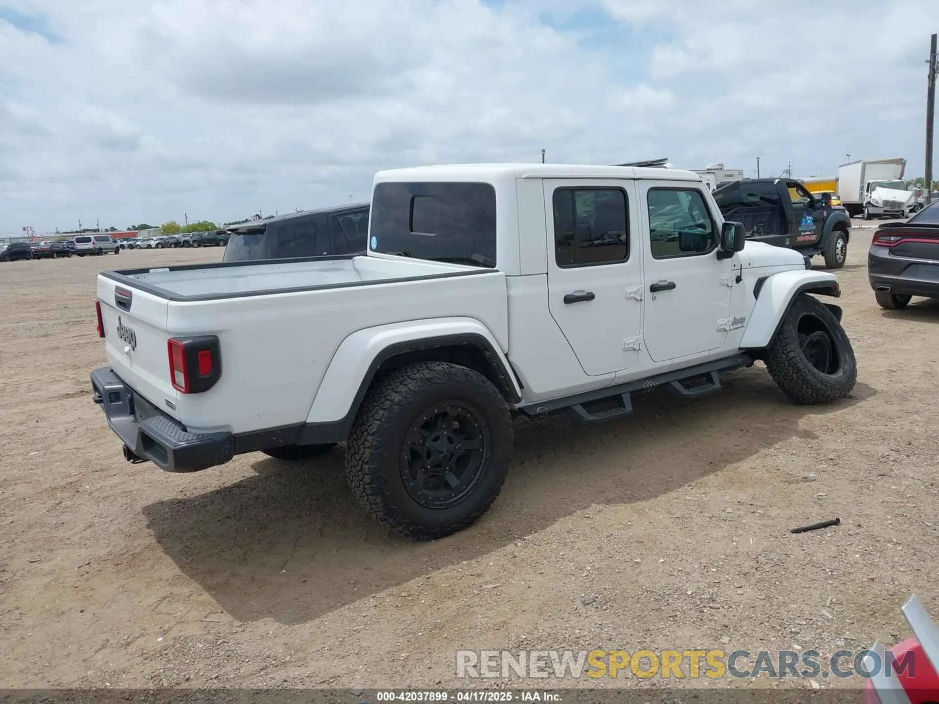 4 Photograph of a damaged car 1C6HJTFG5NL164427 JEEP GLADIATOR 2022
