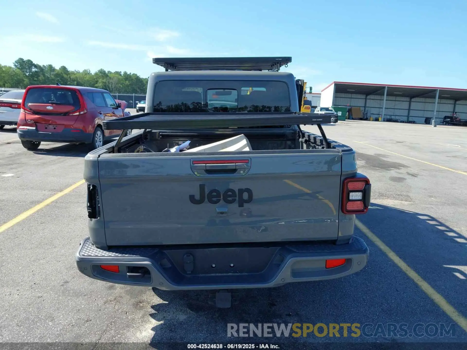 17 Photograph of a damaged car 1C6HJTFG6NL152173 JEEP GLADIATOR 2022