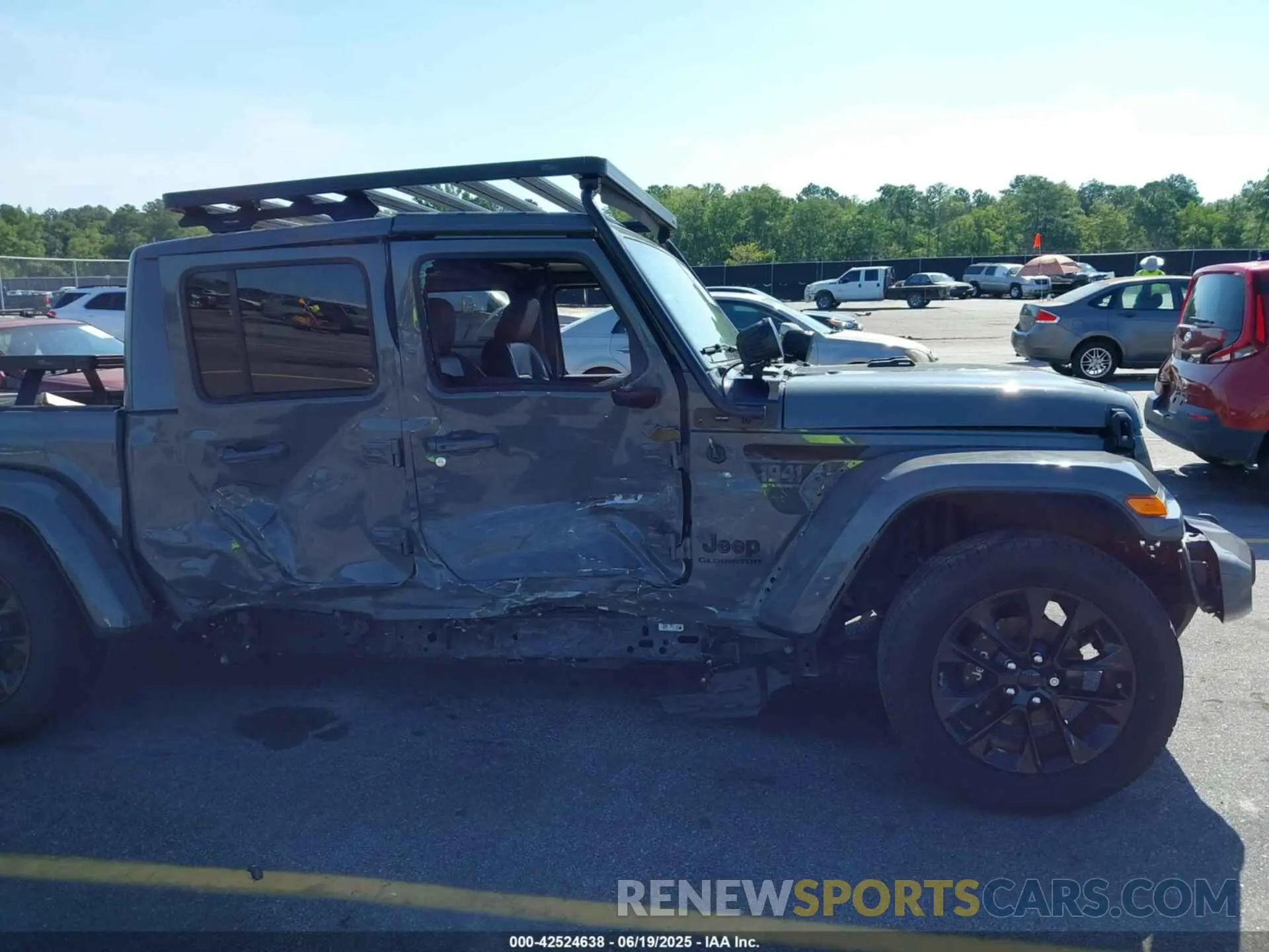 18 Photograph of a damaged car 1C6HJTFG6NL152173 JEEP GLADIATOR 2022
