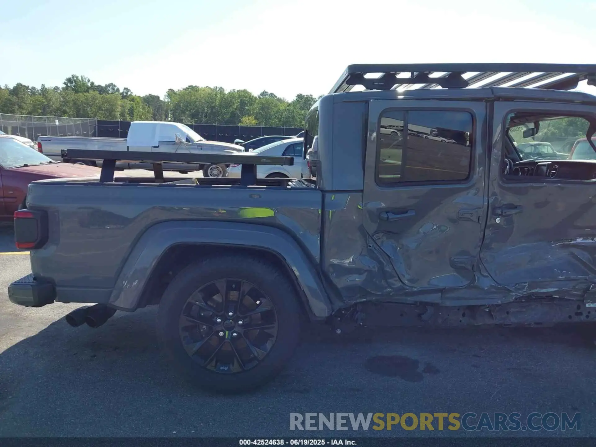 19 Photograph of a damaged car 1C6HJTFG6NL152173 JEEP GLADIATOR 2022