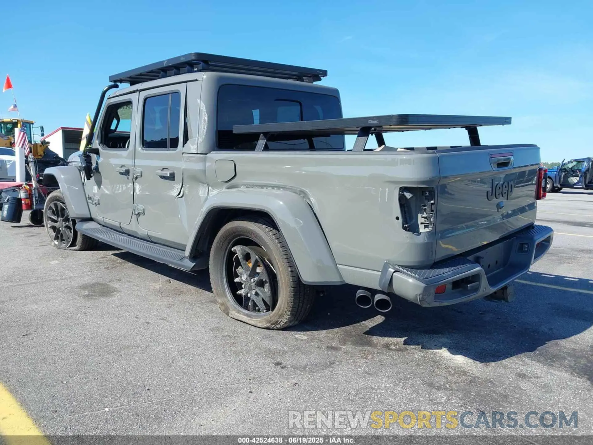 3 Photograph of a damaged car 1C6HJTFG6NL152173 JEEP GLADIATOR 2022