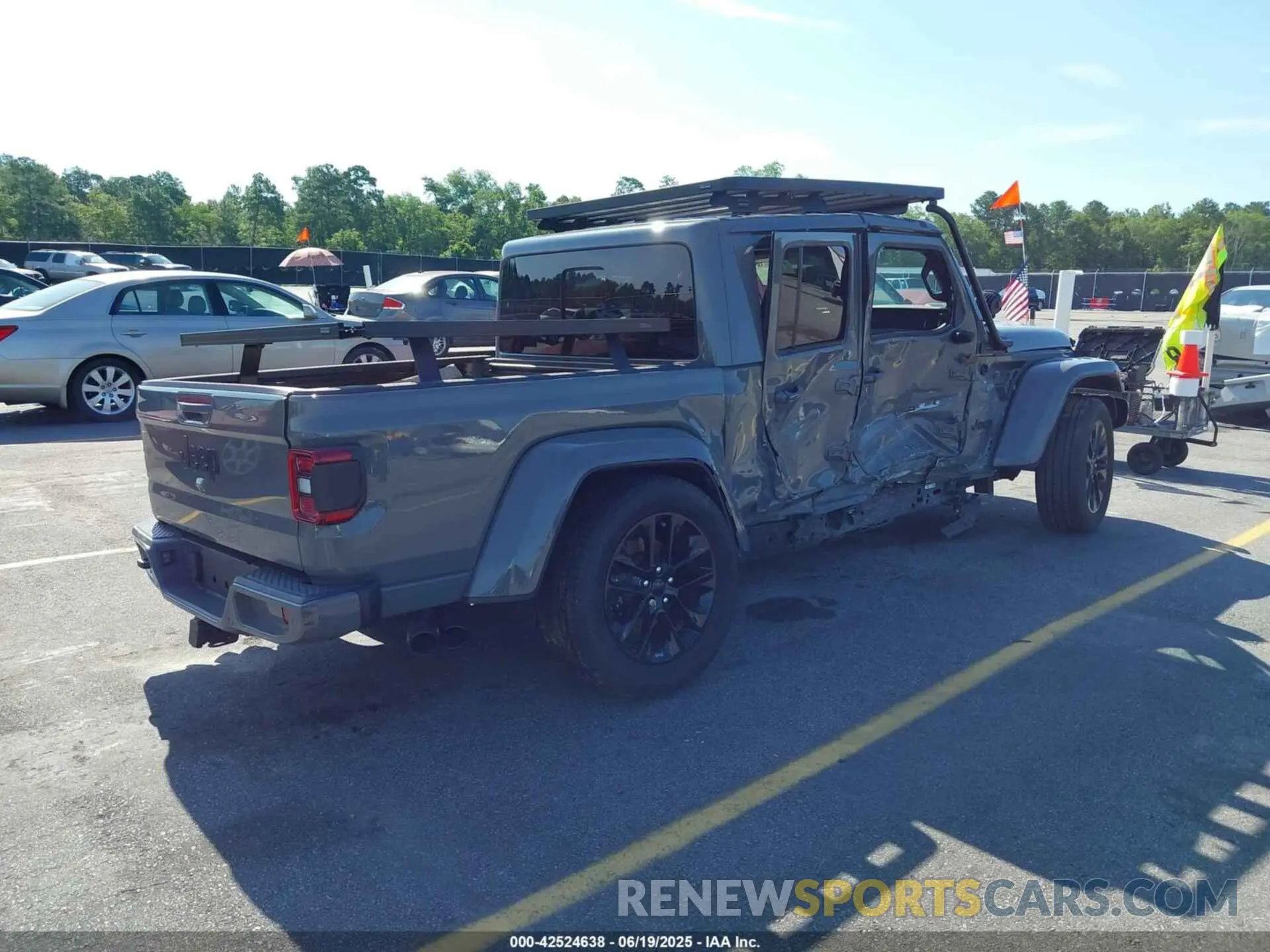 4 Photograph of a damaged car 1C6HJTFG6NL152173 JEEP GLADIATOR 2022