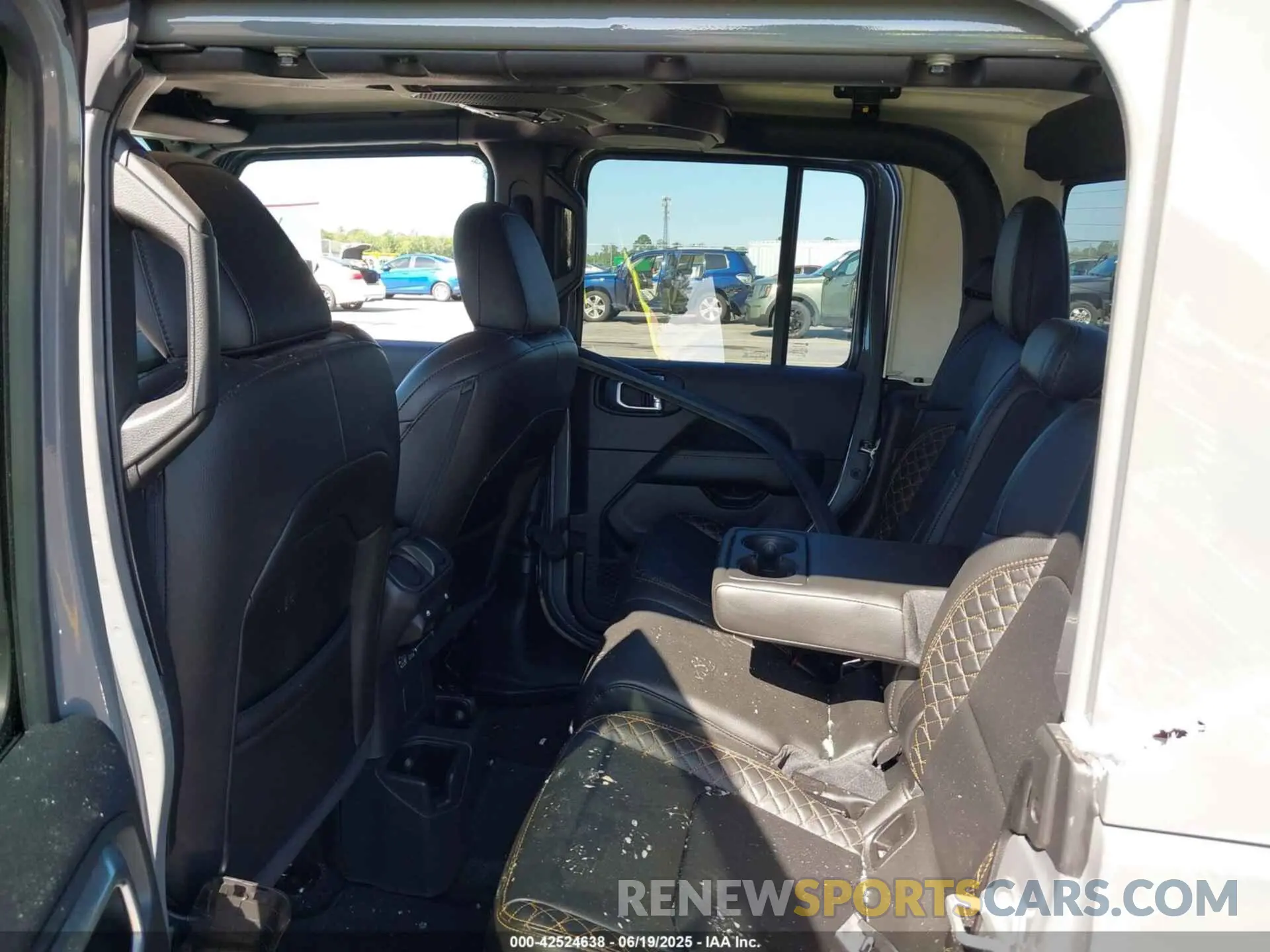 8 Photograph of a damaged car 1C6HJTFG6NL152173 JEEP GLADIATOR 2022