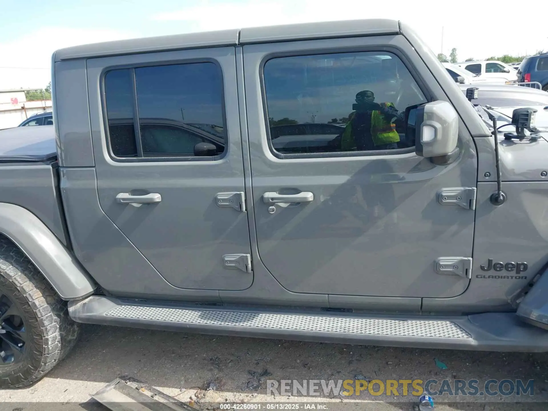 13 Photograph of a damaged car 1C6HJTFG9NL132354 JEEP GLADIATOR 2022