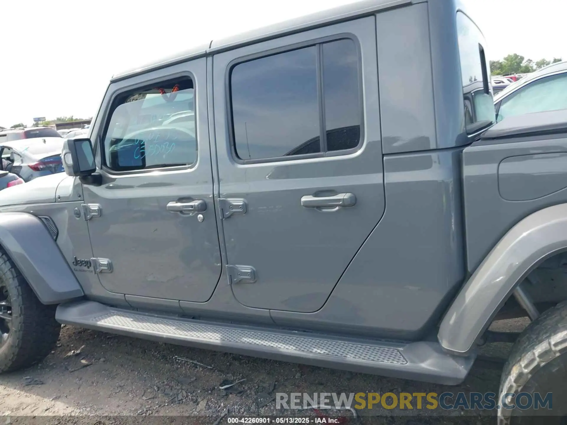 14 Photograph of a damaged car 1C6HJTFG9NL132354 JEEP GLADIATOR 2022