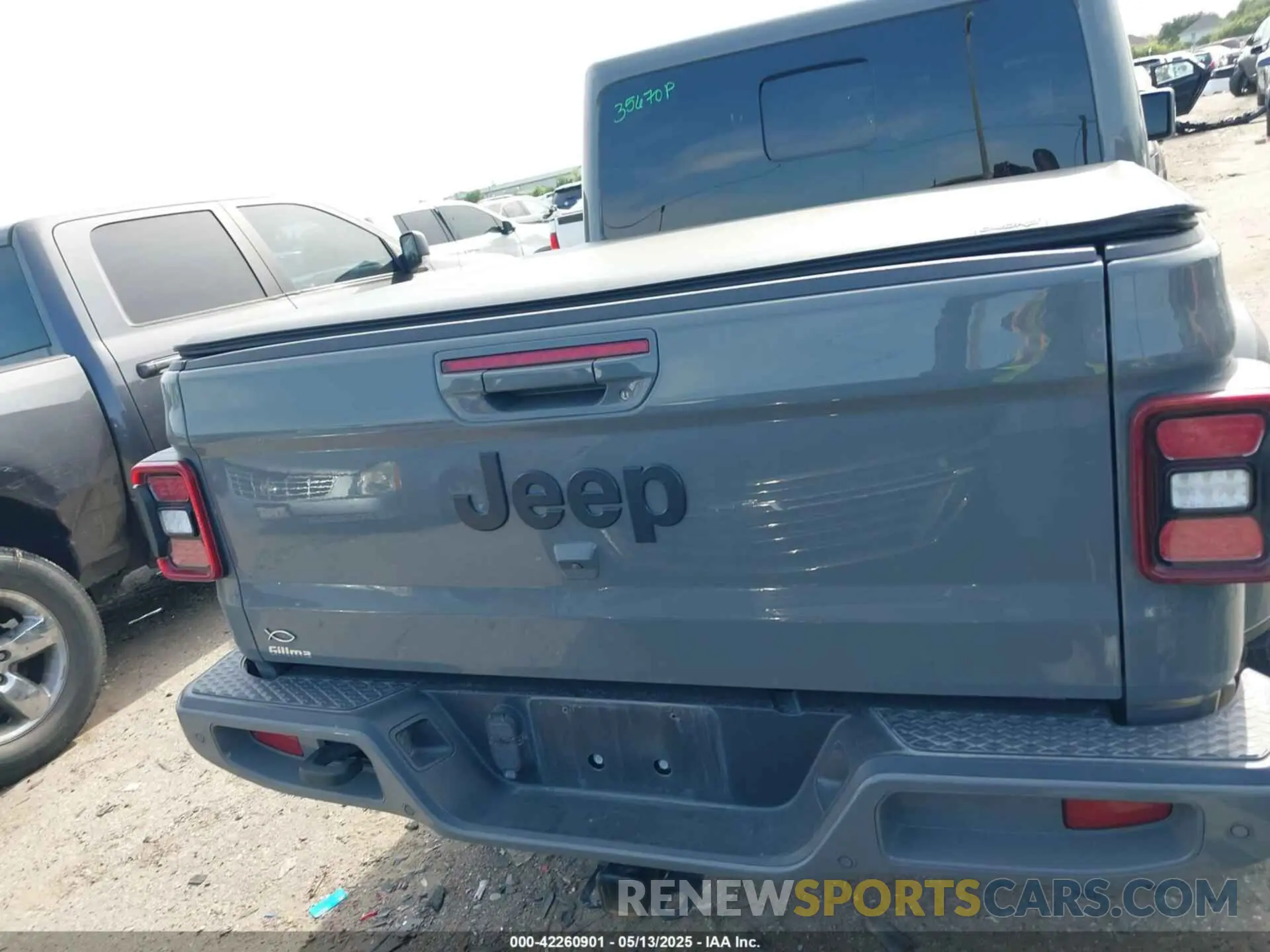 16 Photograph of a damaged car 1C6HJTFG9NL132354 JEEP GLADIATOR 2022