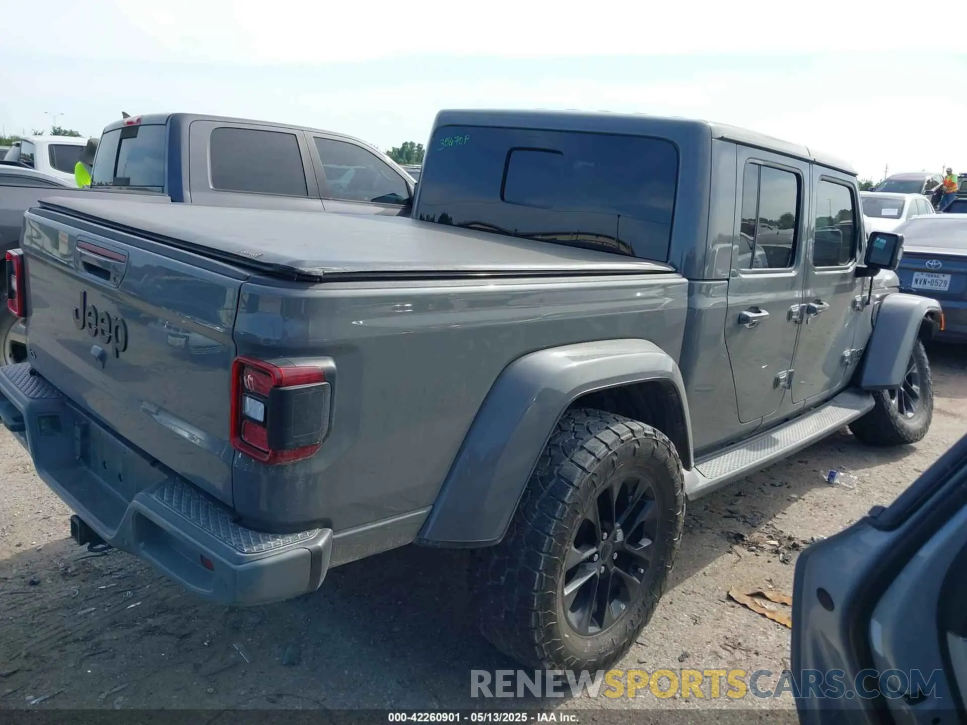 4 Photograph of a damaged car 1C6HJTFG9NL132354 JEEP GLADIATOR 2022