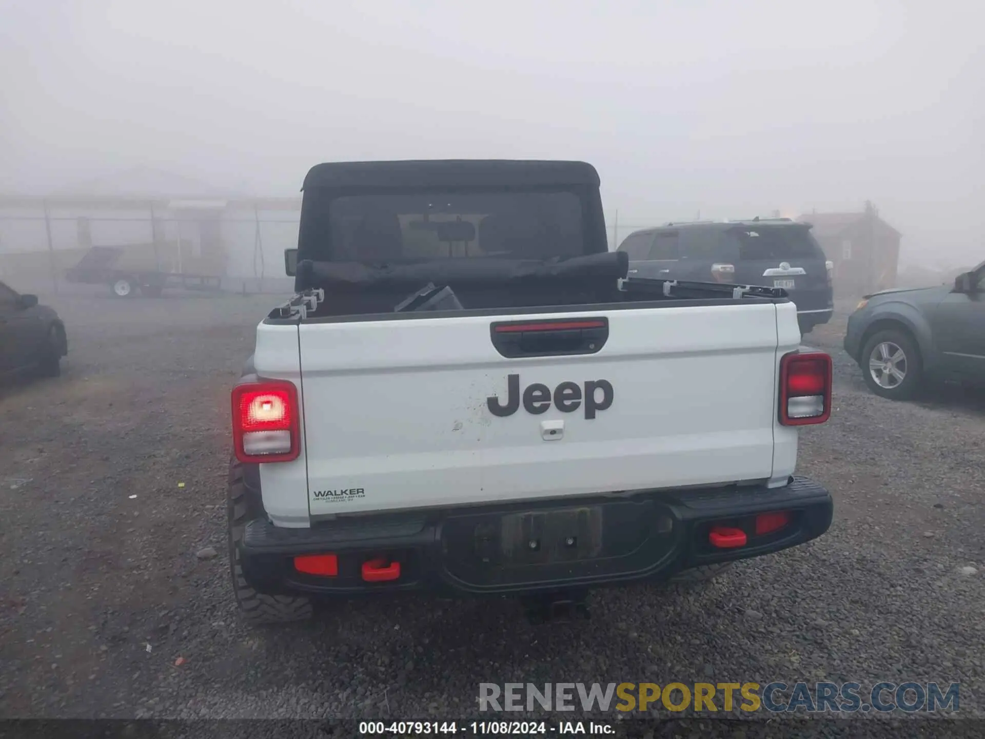 17 Photograph of a damaged car 1C6JJTBG3NL111054 JEEP GLADIATOR 2022