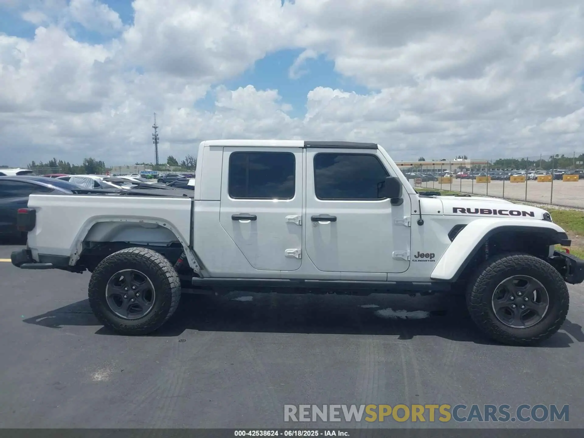 13 Photograph of a damaged car 1C6JJTBG3NL118666 JEEP GLADIATOR 2022