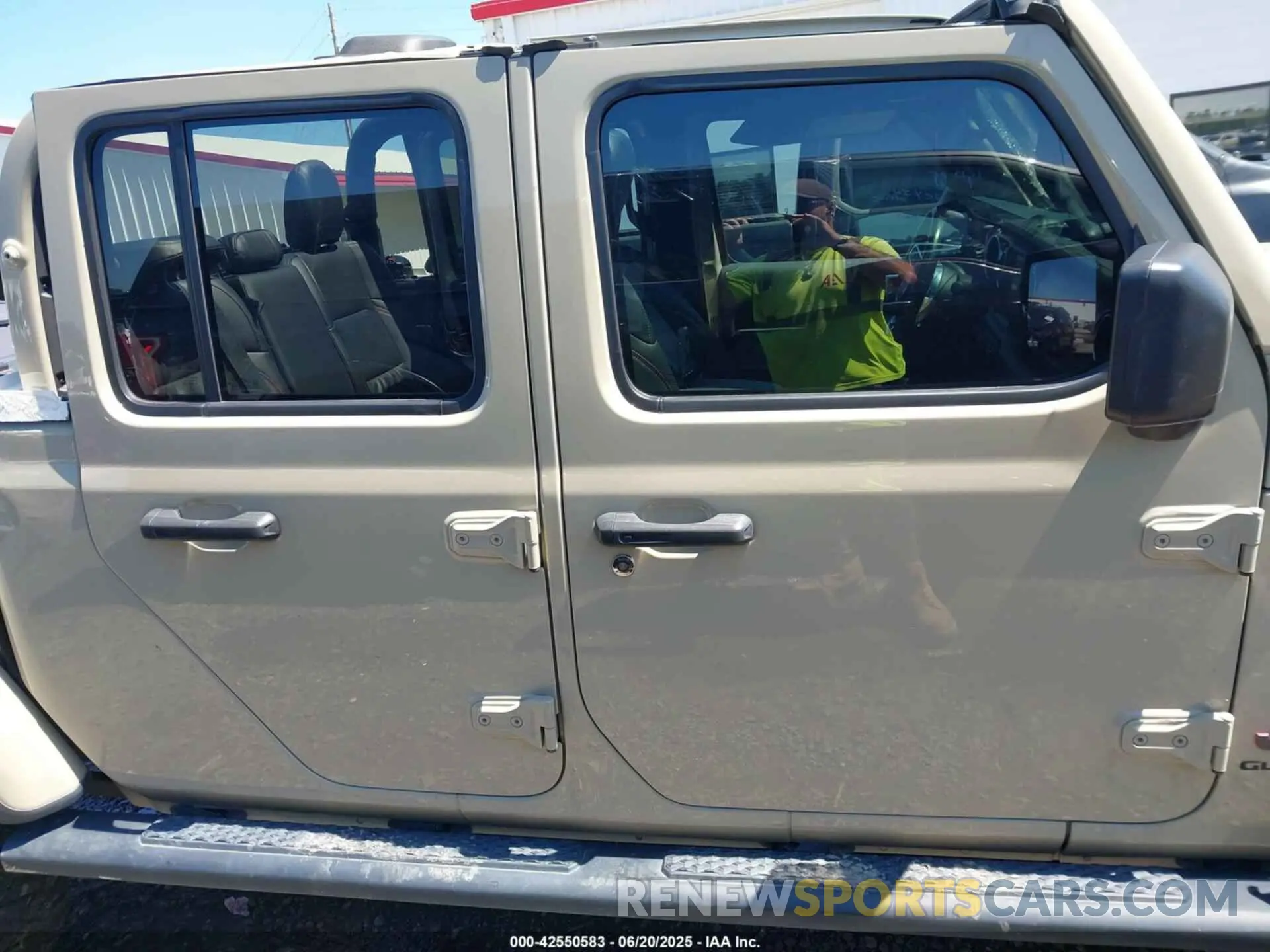 13 Photograph of a damaged car 1C6JJTBG3NL171609 JEEP GLADIATOR 2022