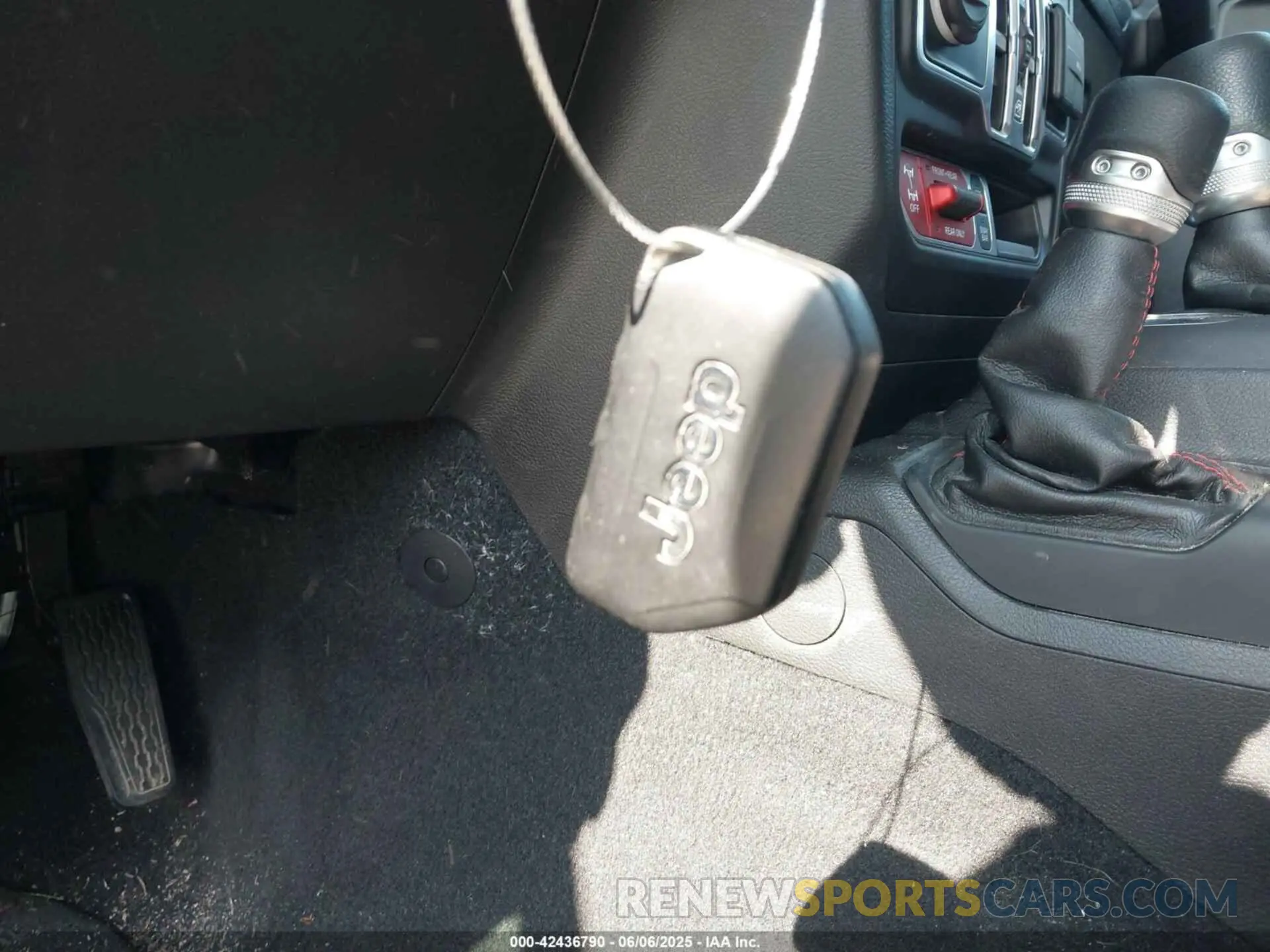 11 Photograph of a damaged car 1C6JJTBG7NL152349 JEEP GLADIATOR 2022