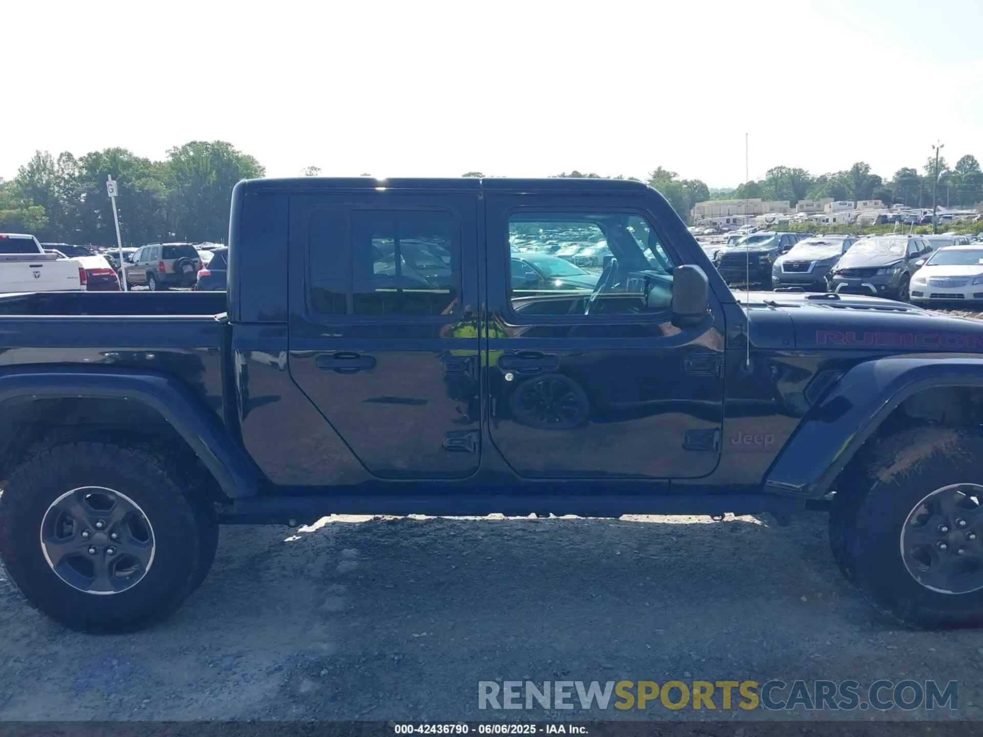 13 Photograph of a damaged car 1C6JJTBG7NL152349 JEEP GLADIATOR 2022