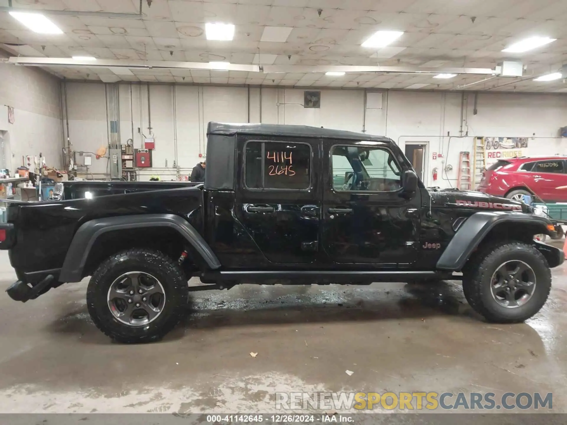 13 Photograph of a damaged car 1C6JJTBGXNL112413 JEEP GLADIATOR 2022