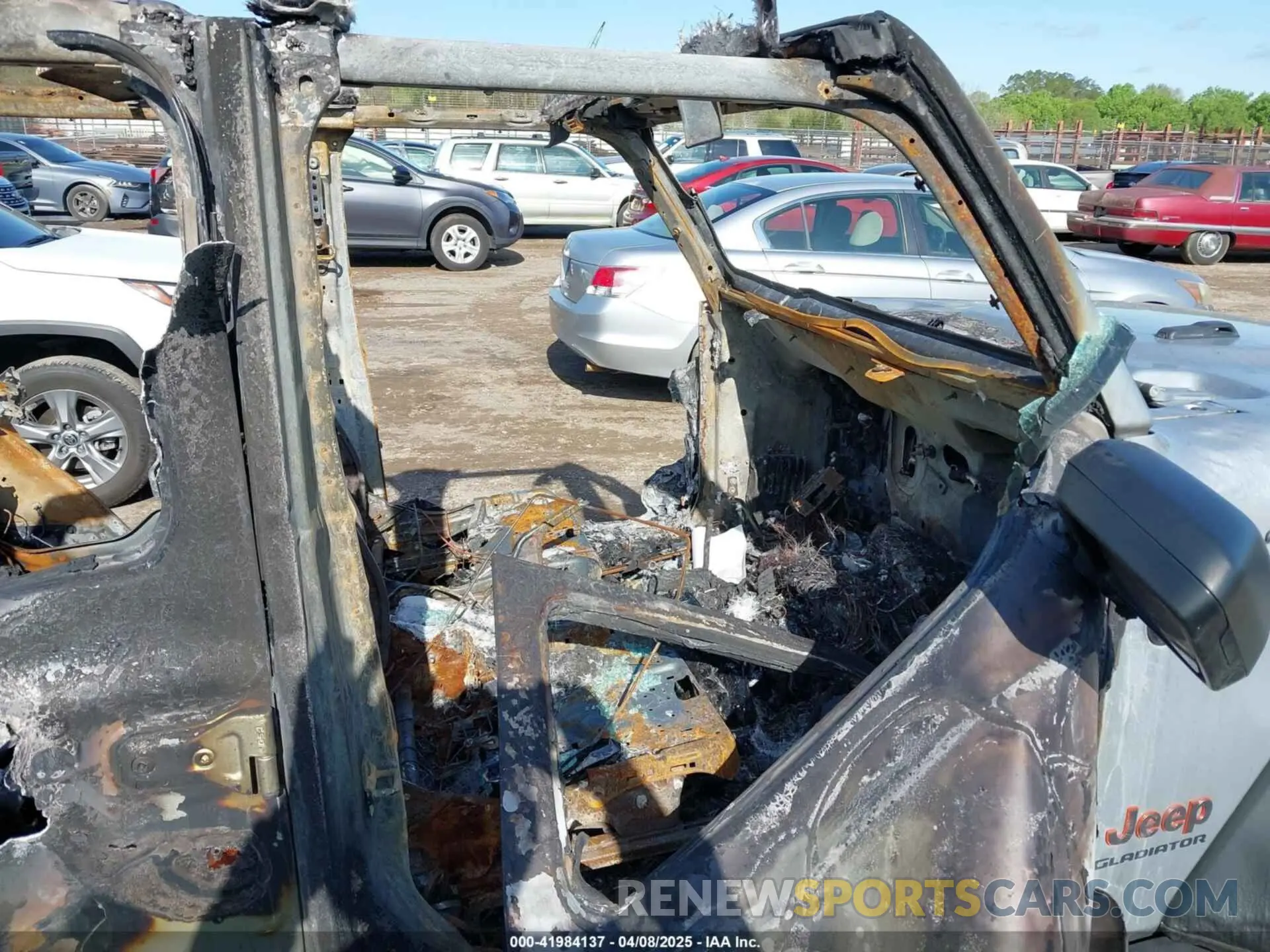 5 Photograph of a damaged car 1C6JJTEG0NL118085 JEEP GLADIATOR 2022
