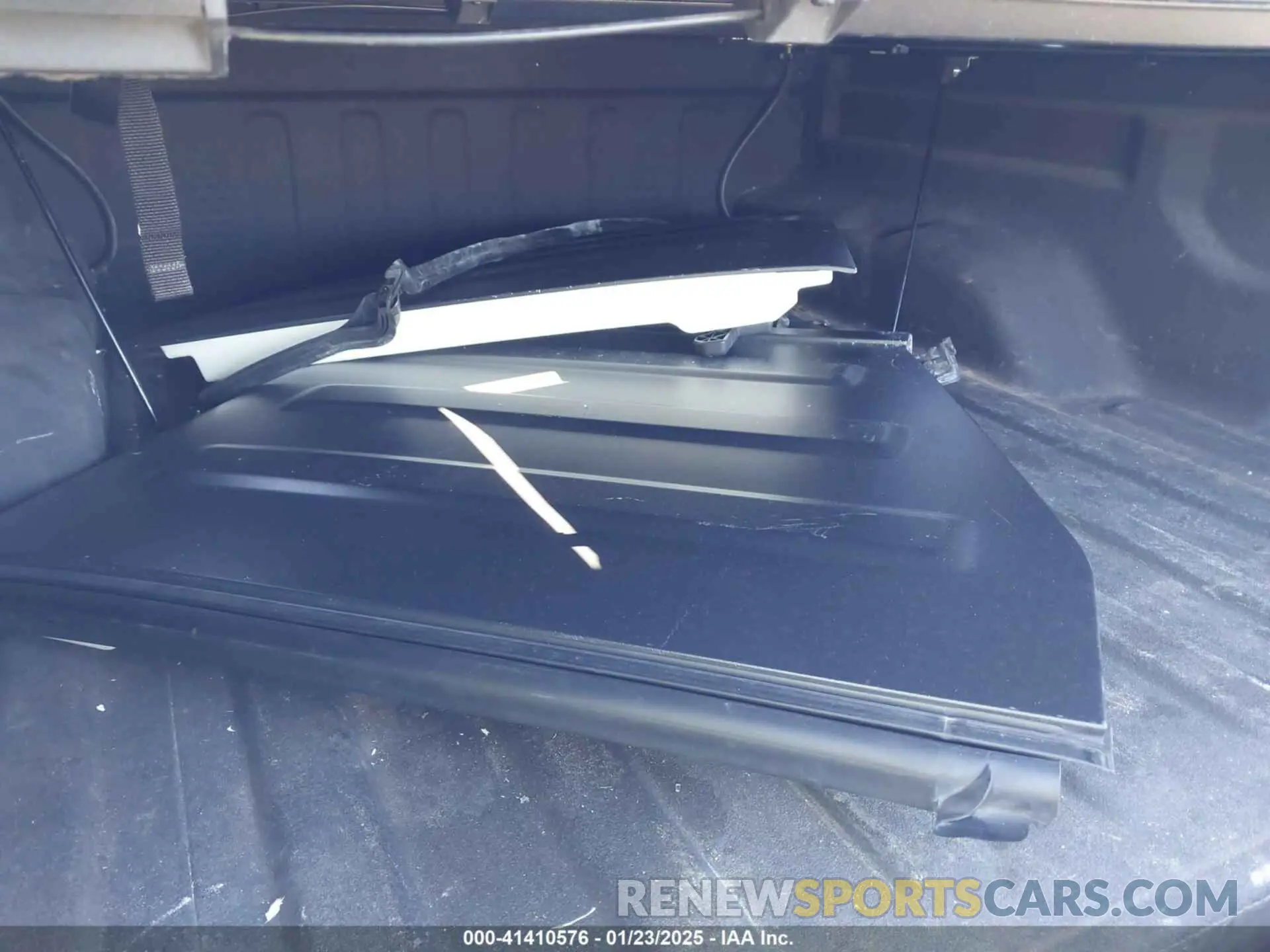 11 Photograph of a damaged car 1C6JJTEG5NL110886 JEEP GLADIATOR 2022