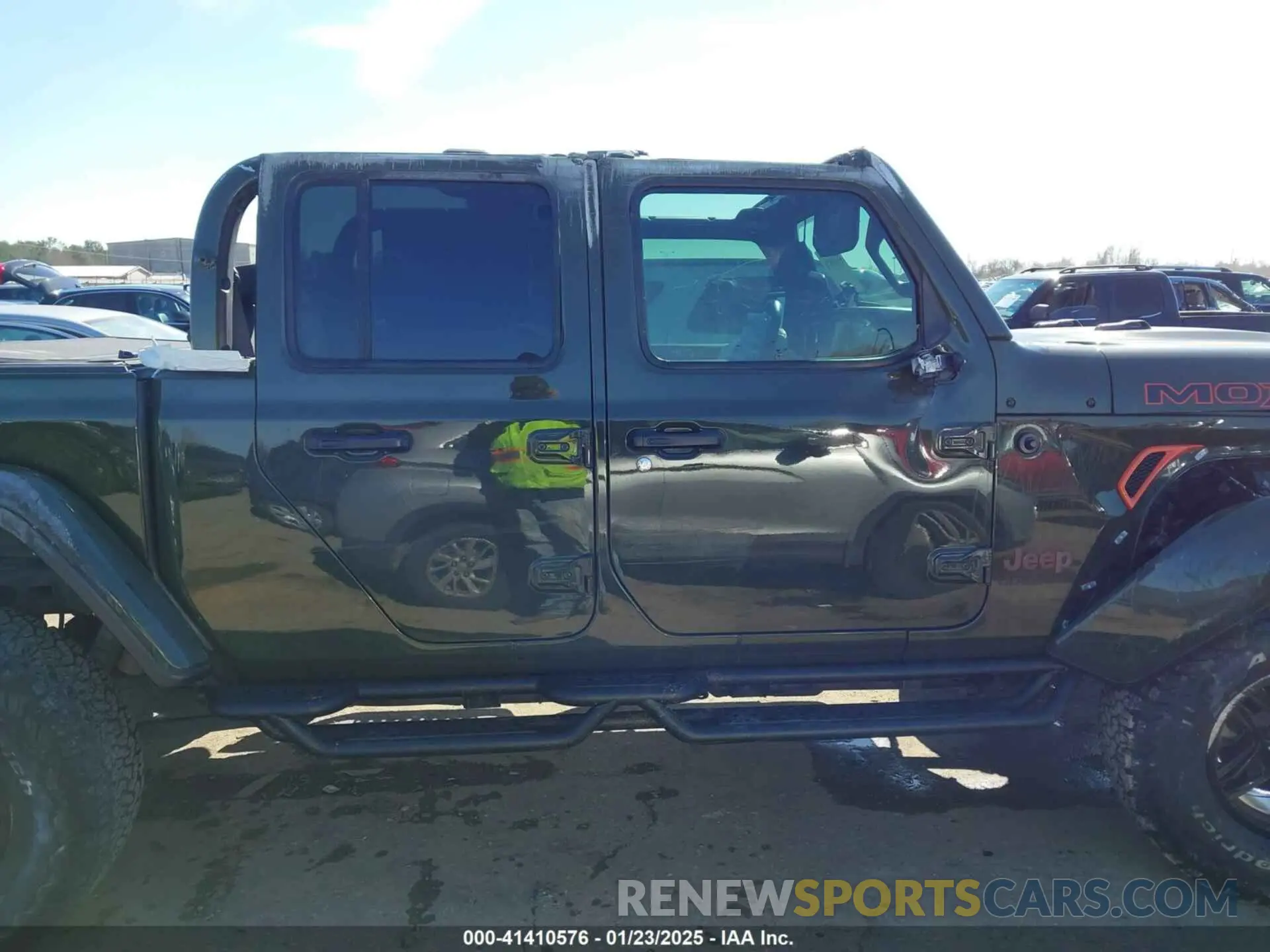 13 Photograph of a damaged car 1C6JJTEG5NL110886 JEEP GLADIATOR 2022
