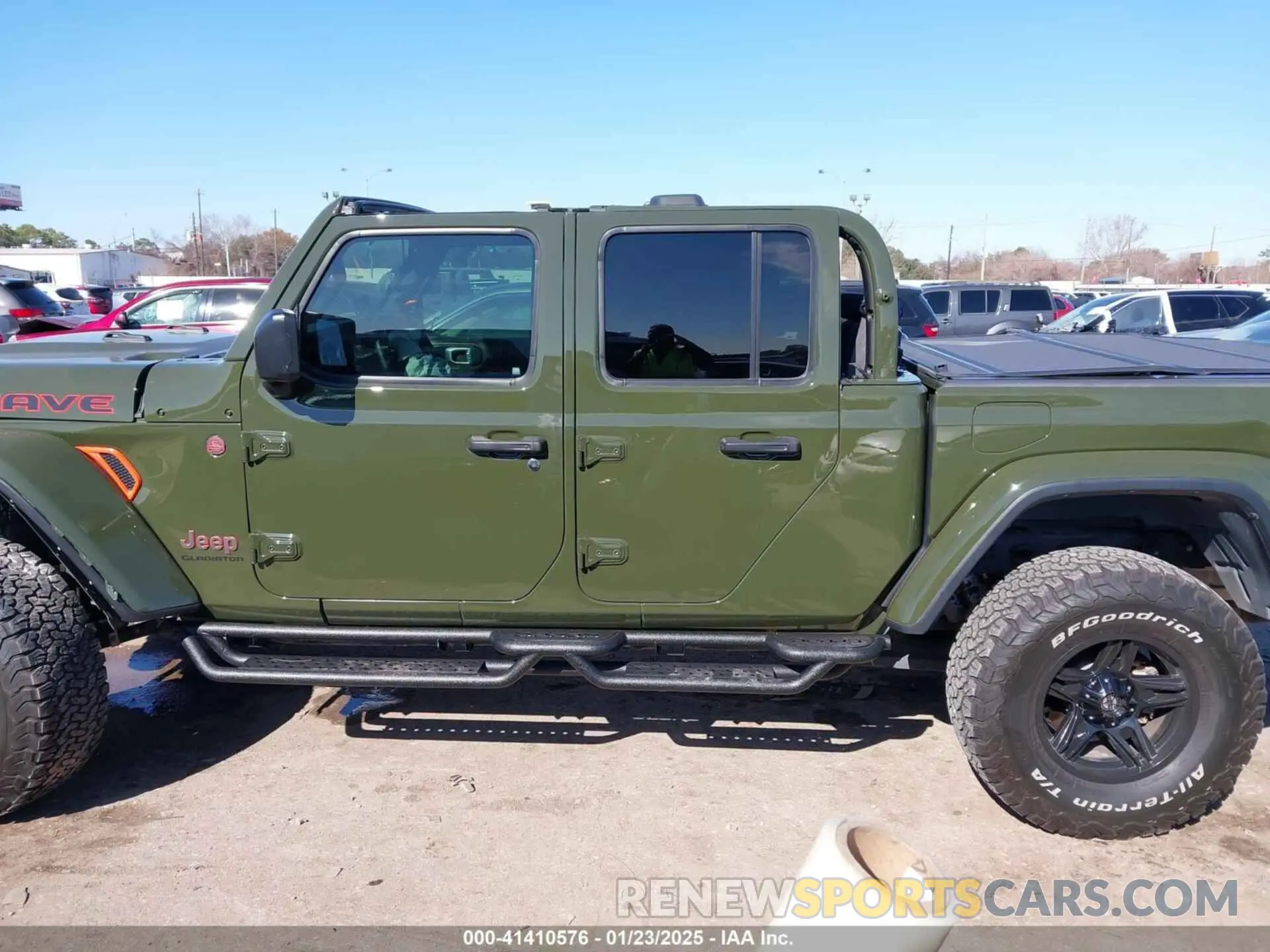 14 Photograph of a damaged car 1C6JJTEG5NL110886 JEEP GLADIATOR 2022