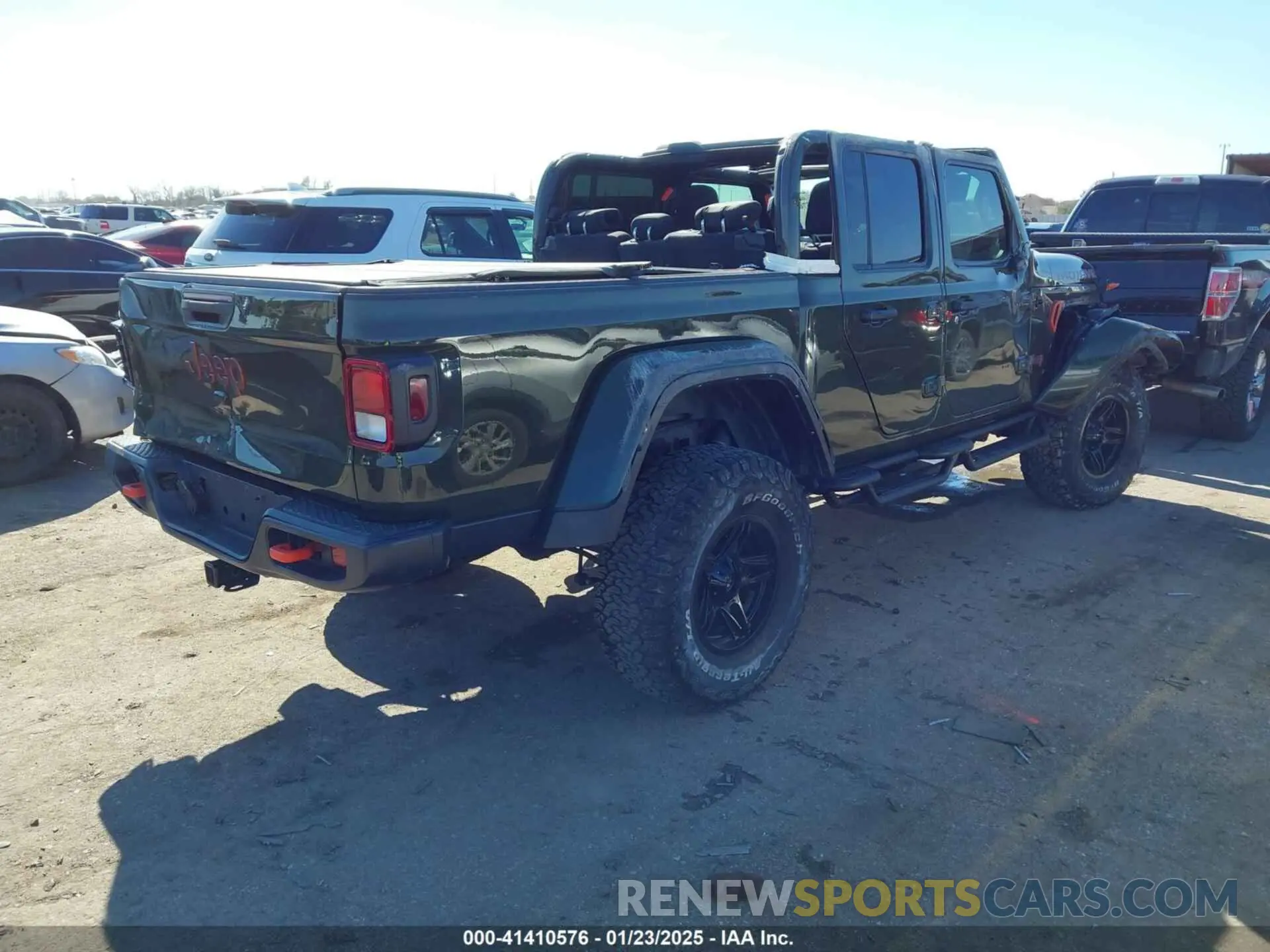 4 Photograph of a damaged car 1C6JJTEG5NL110886 JEEP GLADIATOR 2022