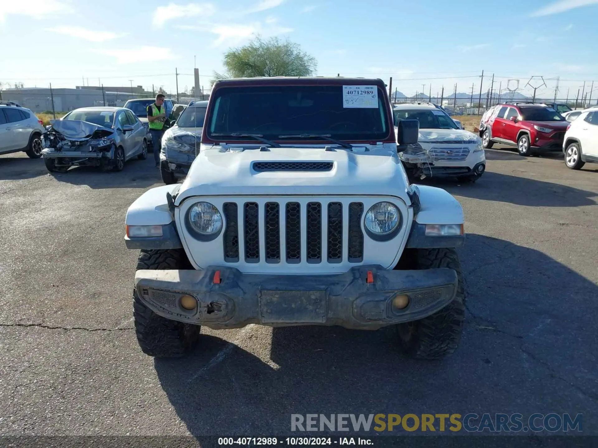 11 Photograph of a damaged car 1C6JJTEG6NL100383 JEEP GLADIATOR 2022