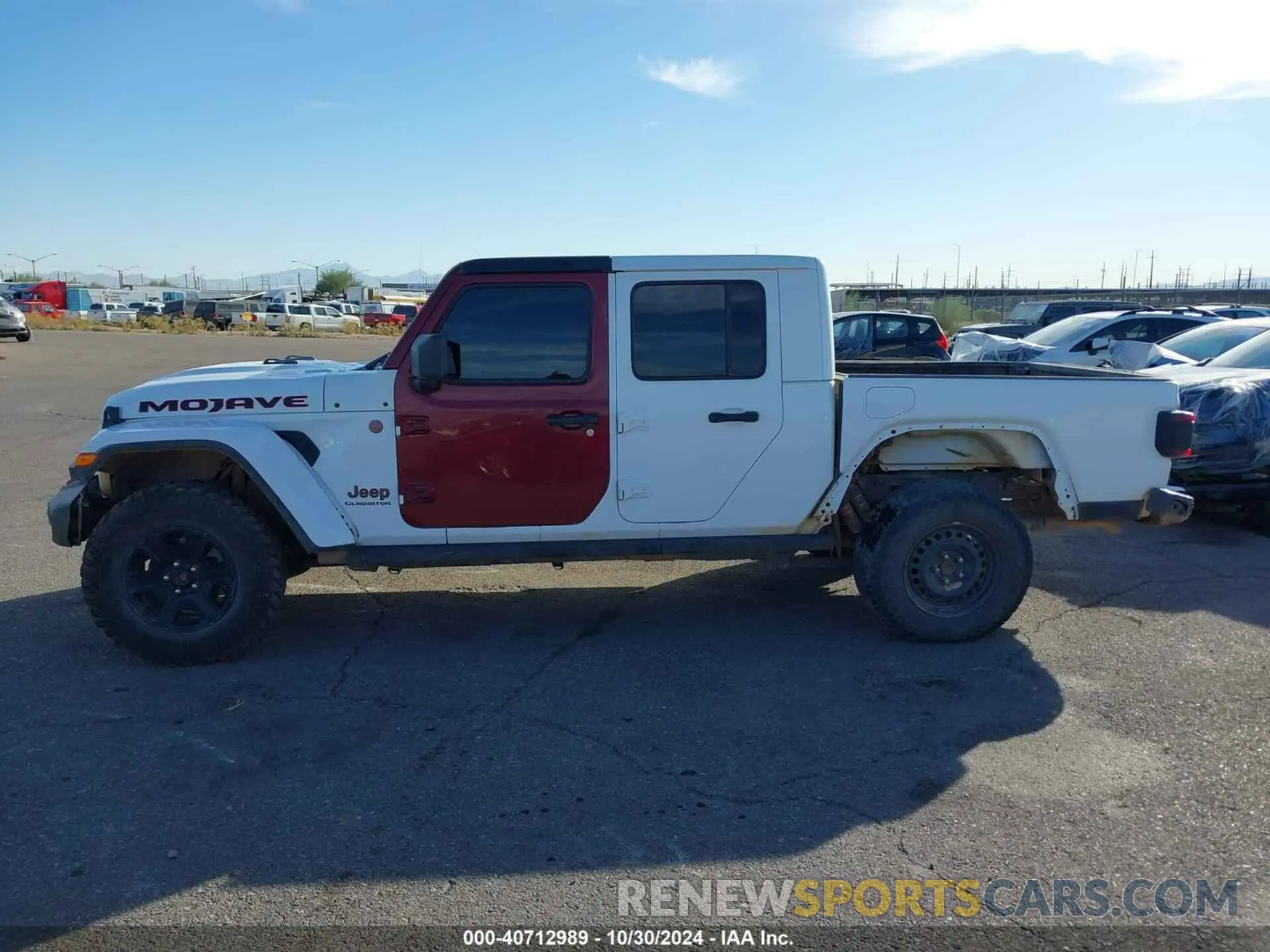 13 Photograph of a damaged car 1C6JJTEG6NL100383 JEEP GLADIATOR 2022