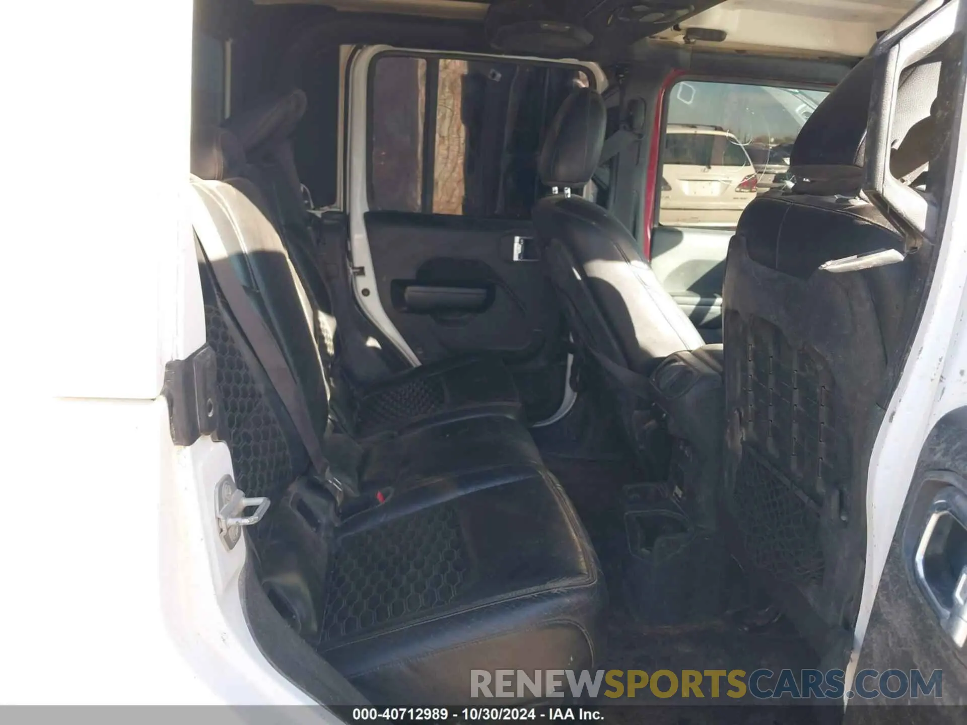 8 Photograph of a damaged car 1C6JJTEG6NL100383 JEEP GLADIATOR 2022
