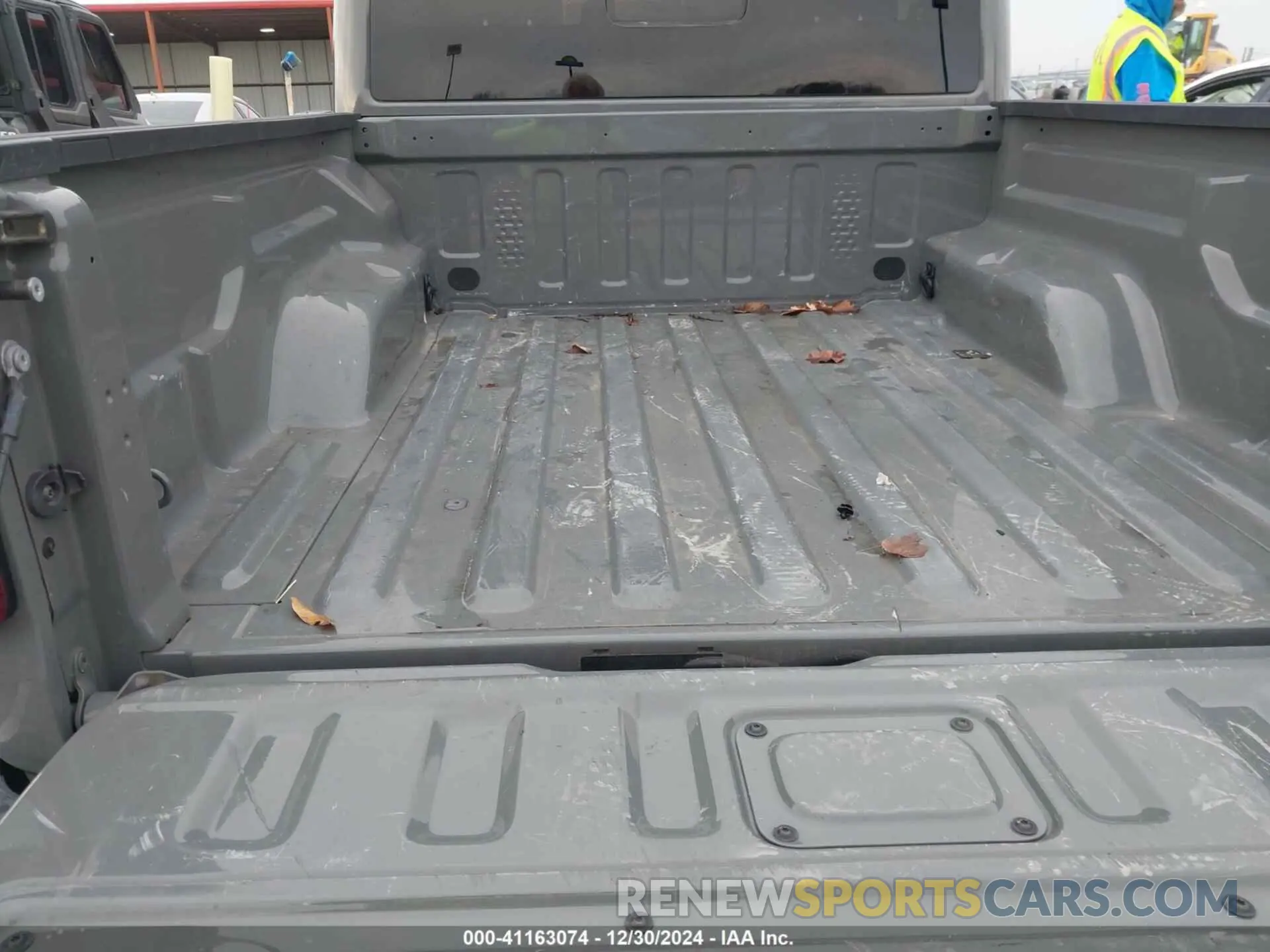 18 Photograph of a damaged car 1C6JJTEG8NL130971 JEEP GLADIATOR 2022