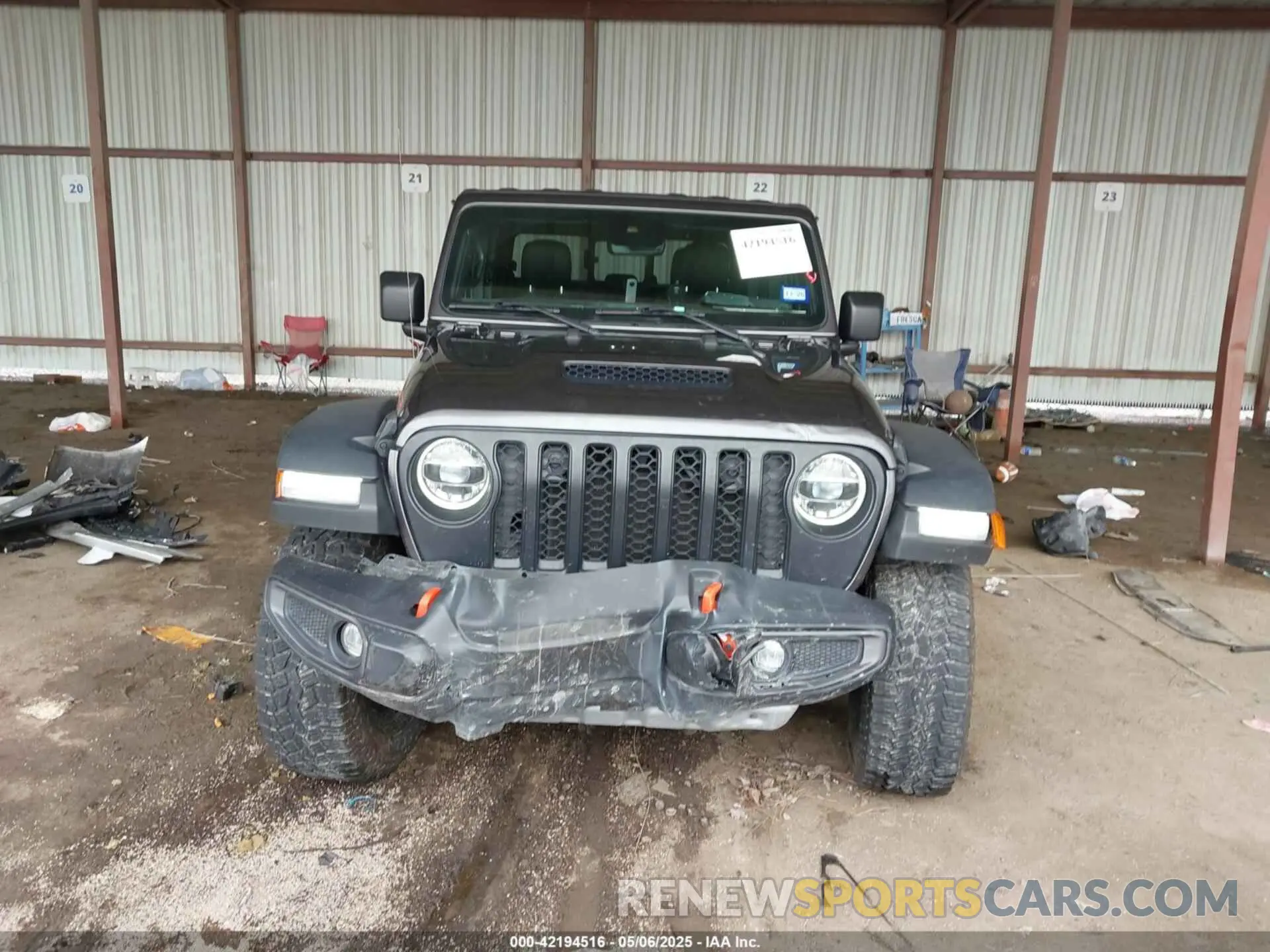 12 Photograph of a damaged car 1C6JJTEG8NL182360 JEEP GLADIATOR 2022