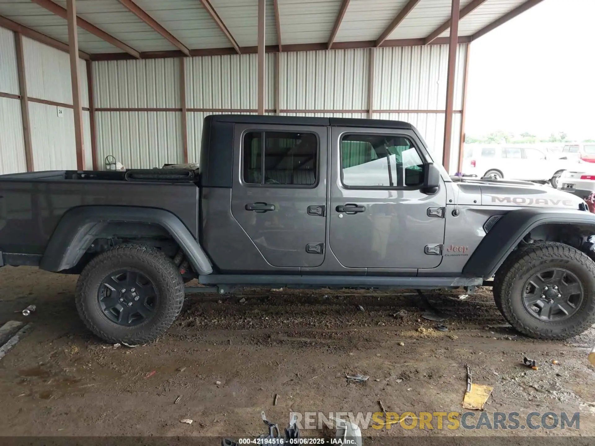 13 Photograph of a damaged car 1C6JJTEG8NL182360 JEEP GLADIATOR 2022