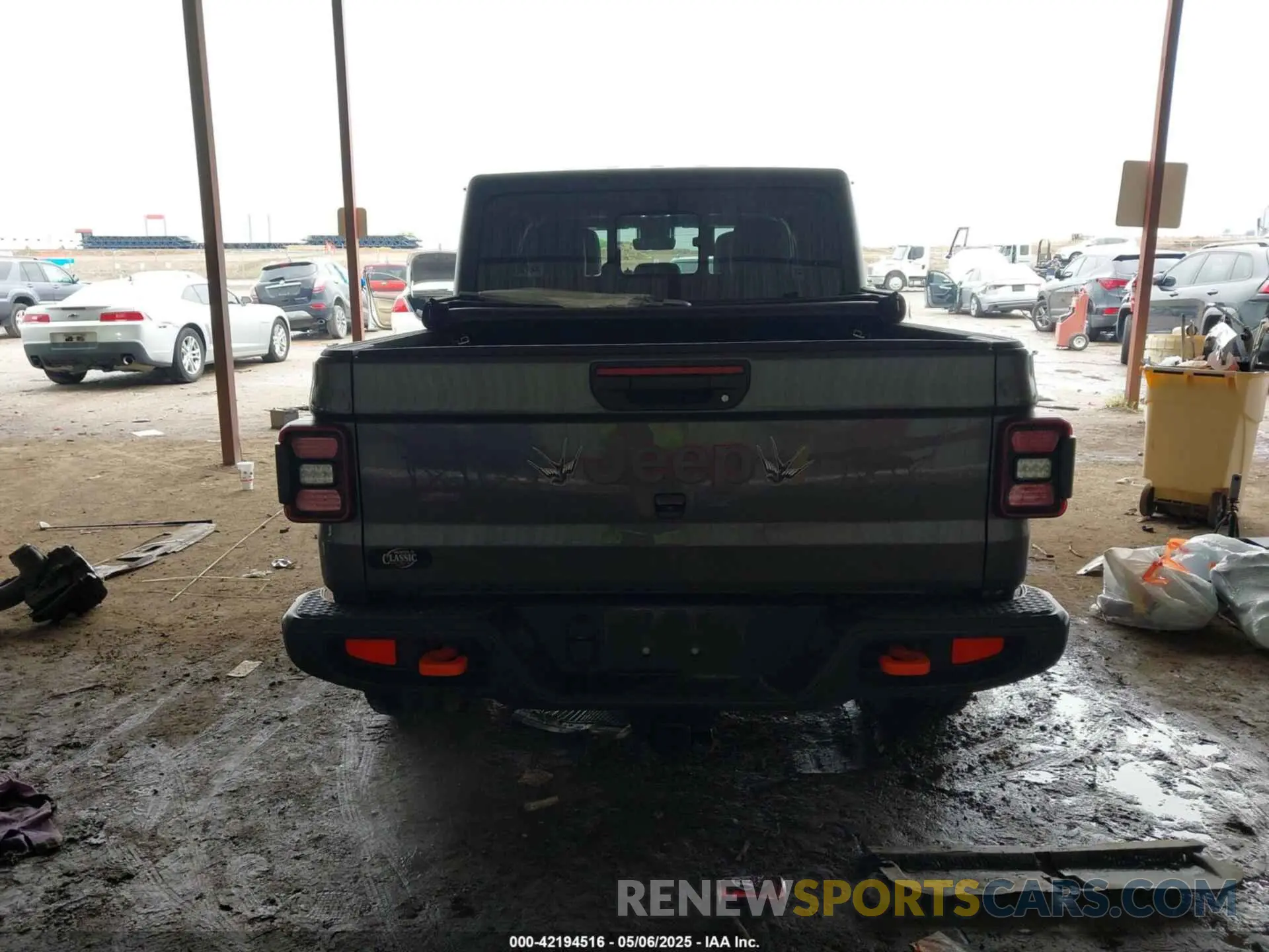 16 Photograph of a damaged car 1C6JJTEG8NL182360 JEEP GLADIATOR 2022